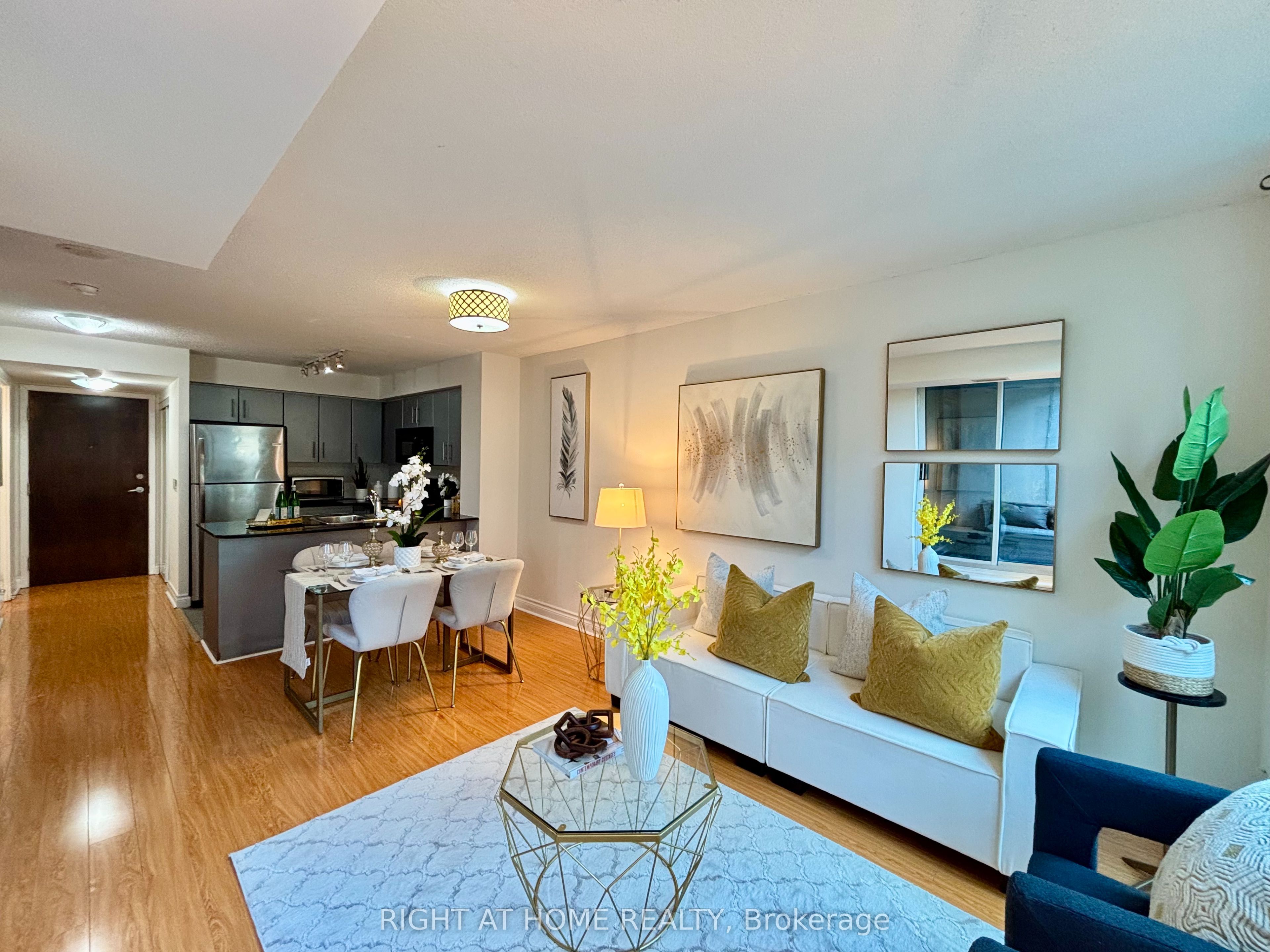 12 Yonge Street 503, Toronto, ON M5E 1Z9 photo 3