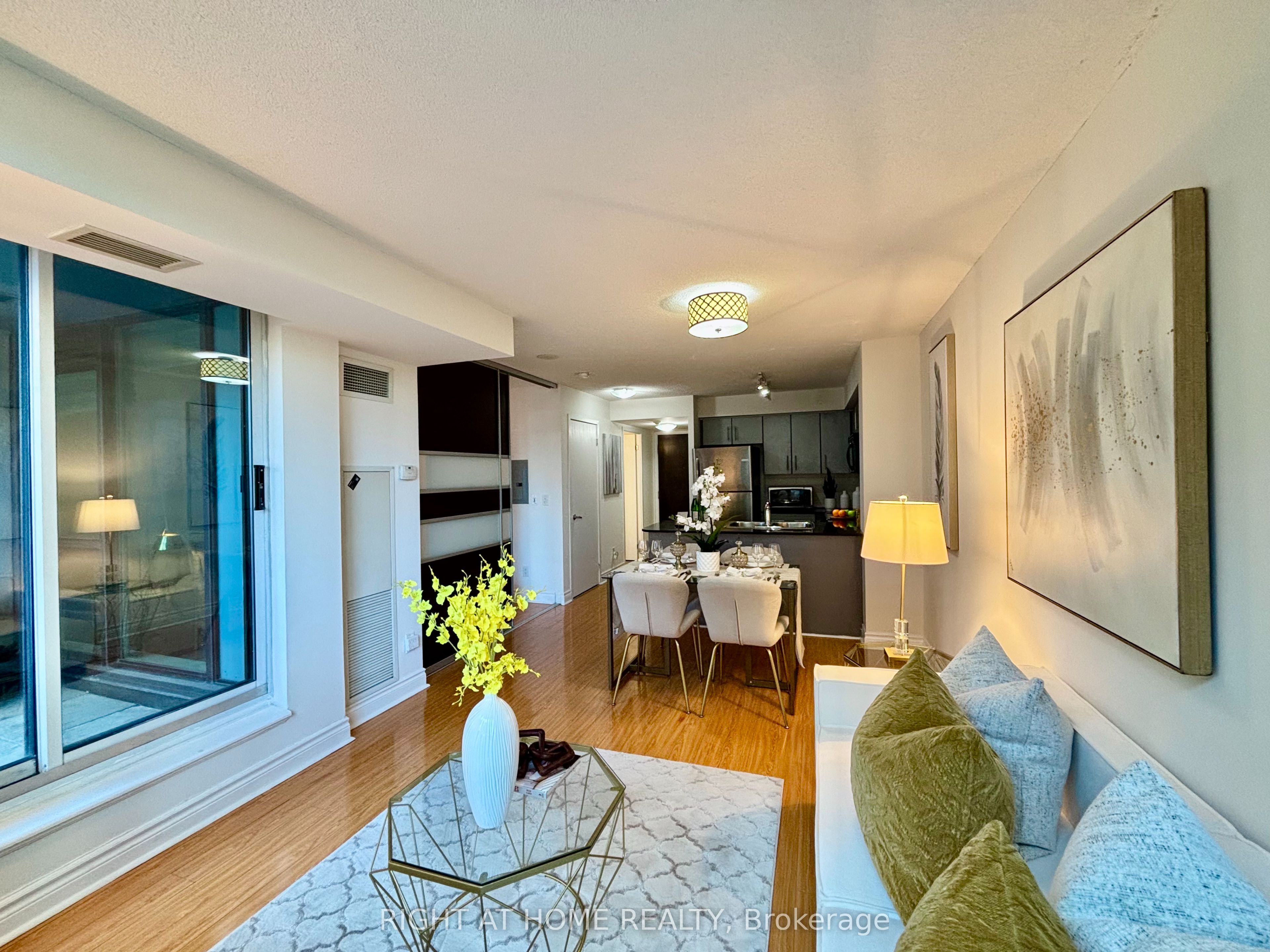 12 Yonge Street 503, Toronto, ON M5E 1Z9 photo 5
