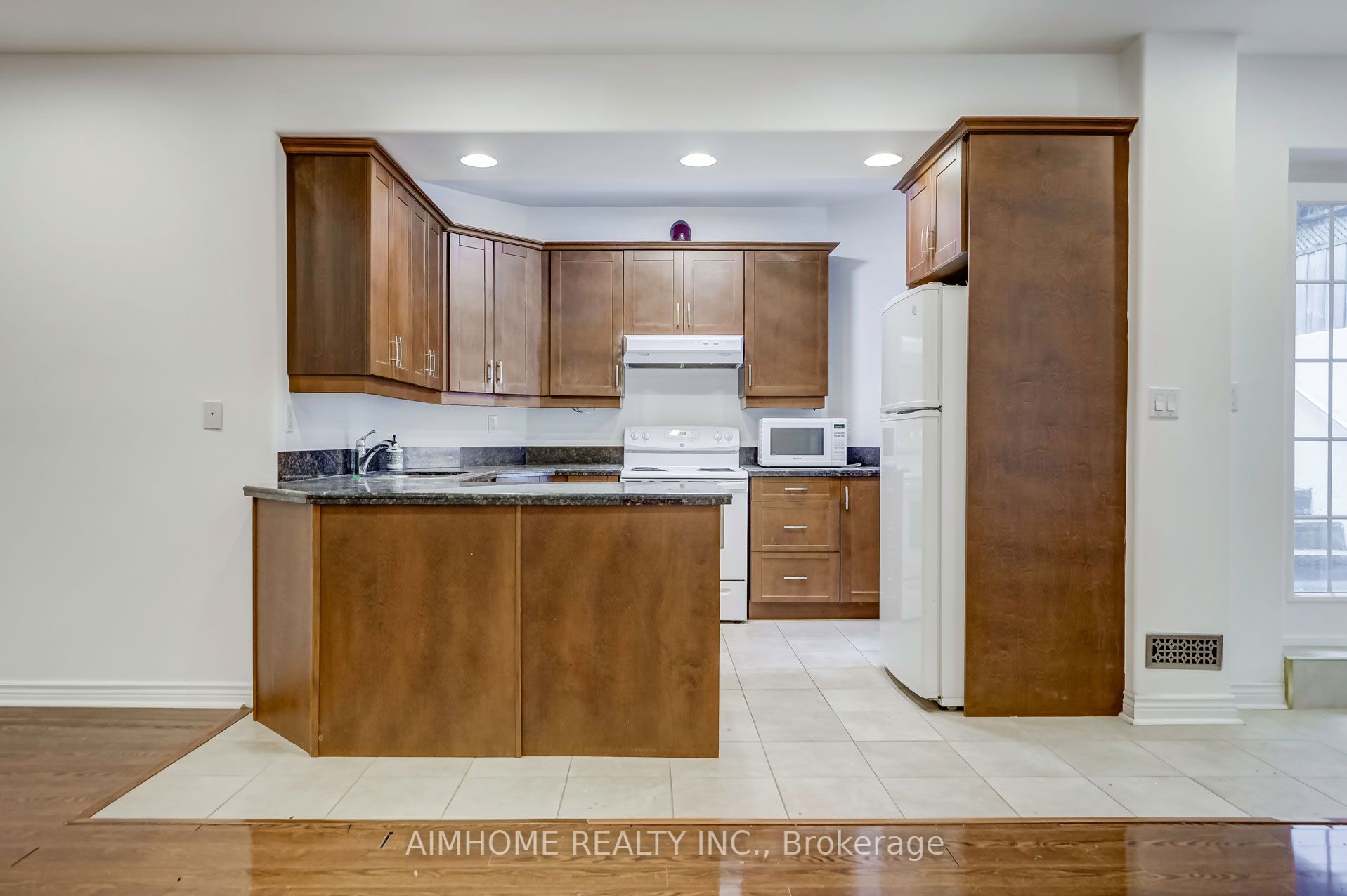 248 Dunview Avenue Lower-L, Toronto, ON M2N 4J2 photo 5