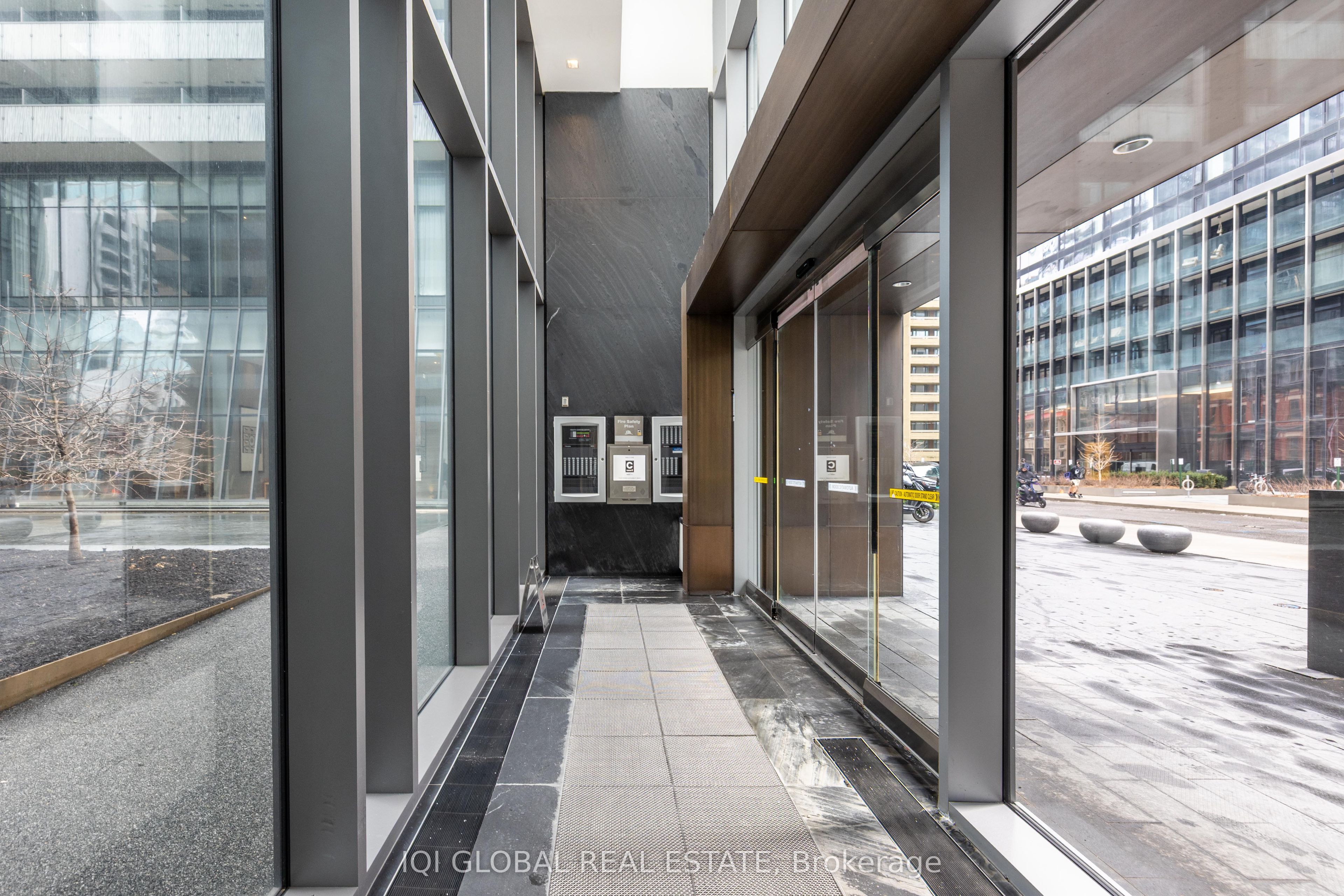 42 Charles Street 2304, Toronto, ON M4Y 0B7 photo 3