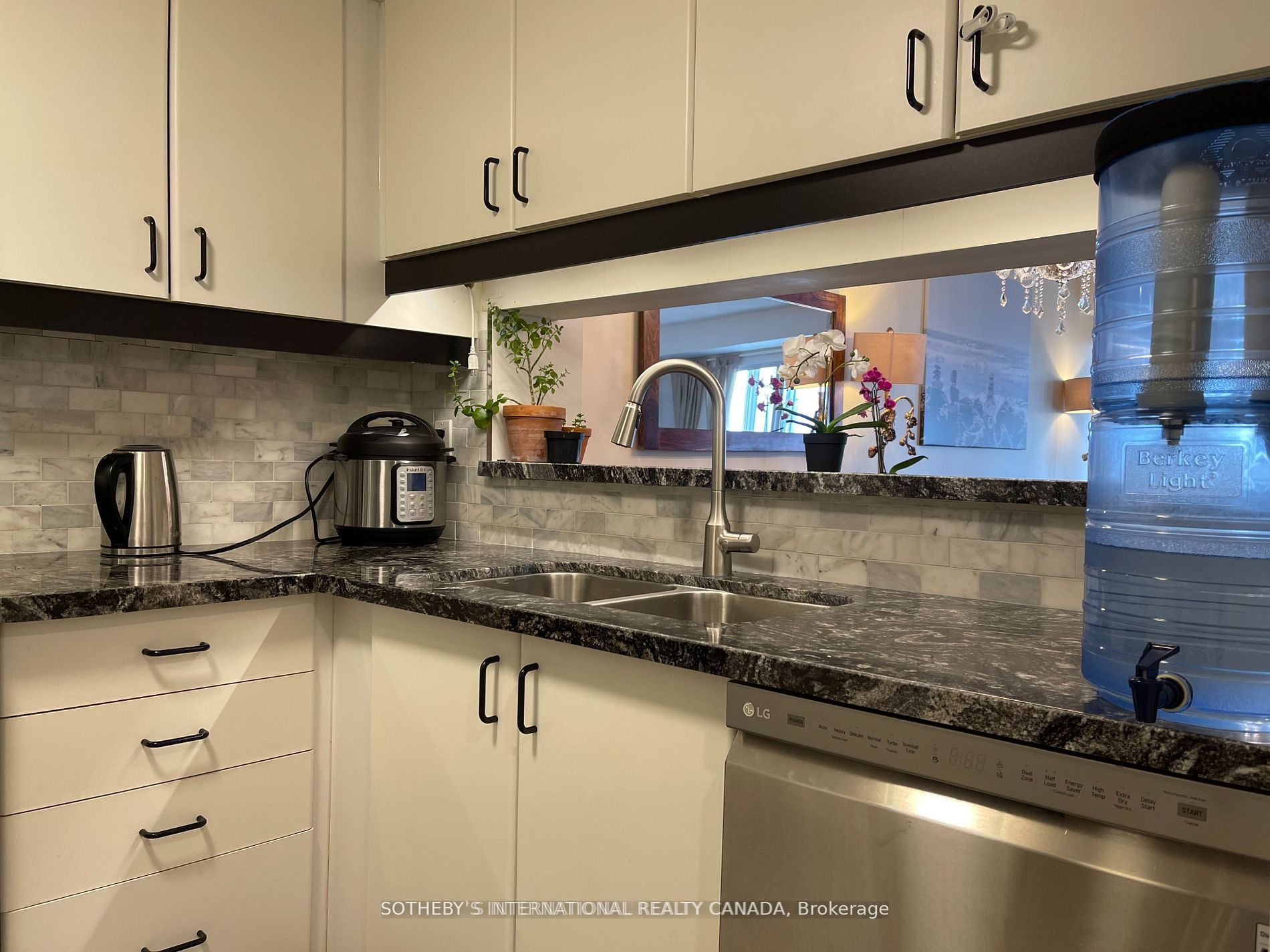 711 Bay Street 1715, Toronto, ON M5G 2J8 photo 5