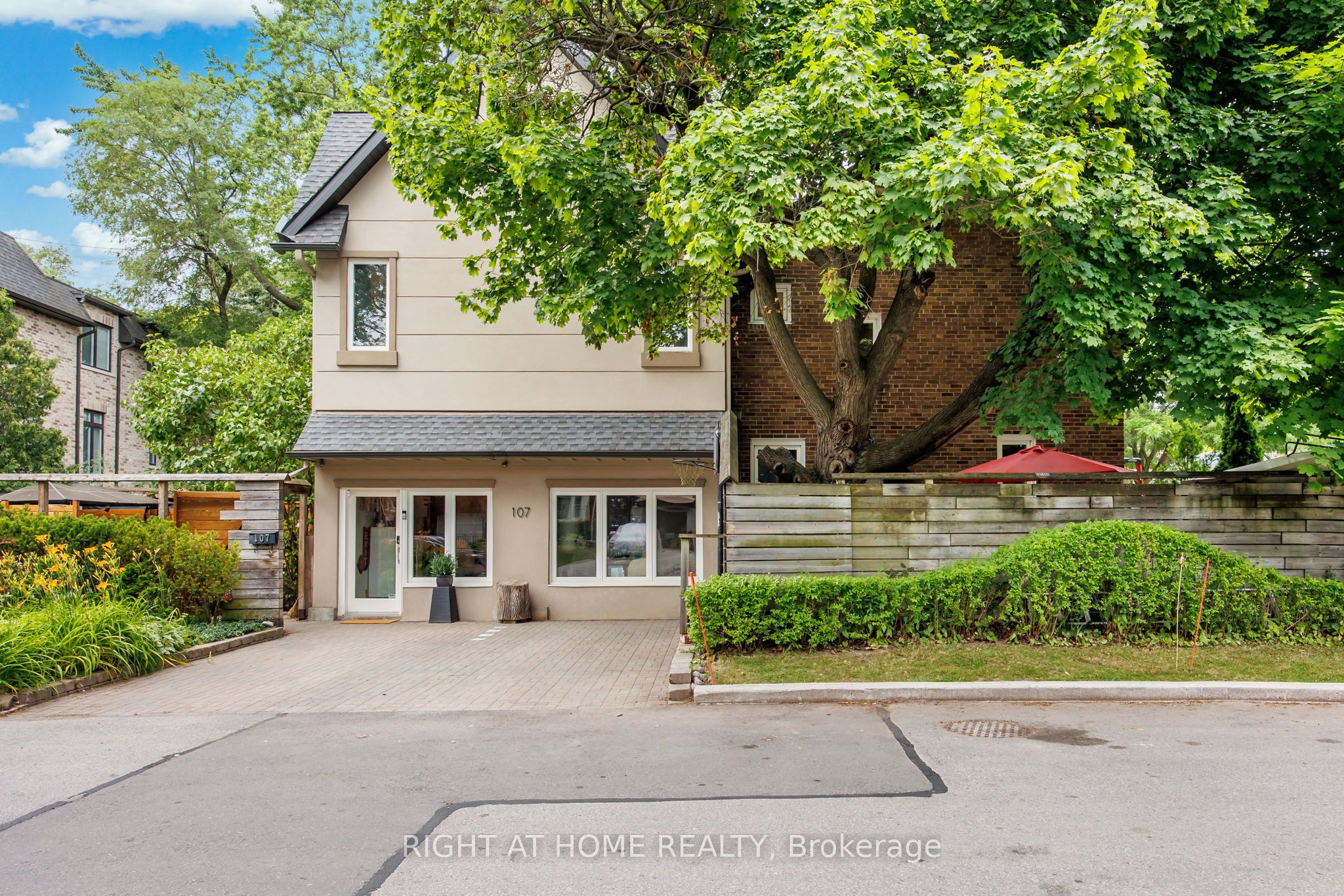 107 Otter Crescent, Toronto, ON M5N 2W9 photo 2