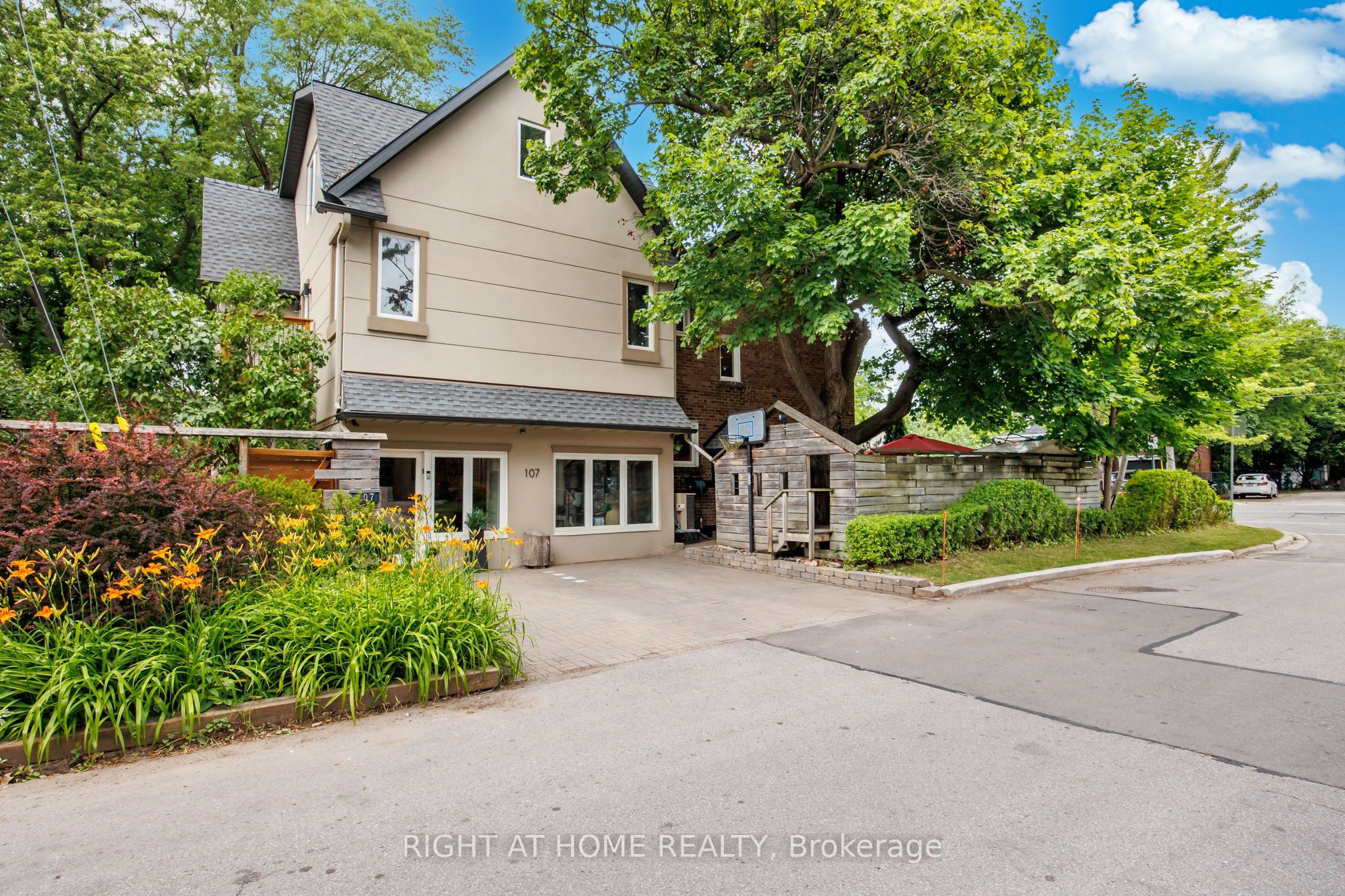 107 Otter Crescent, Toronto, ON M5N 2W9 photo 3