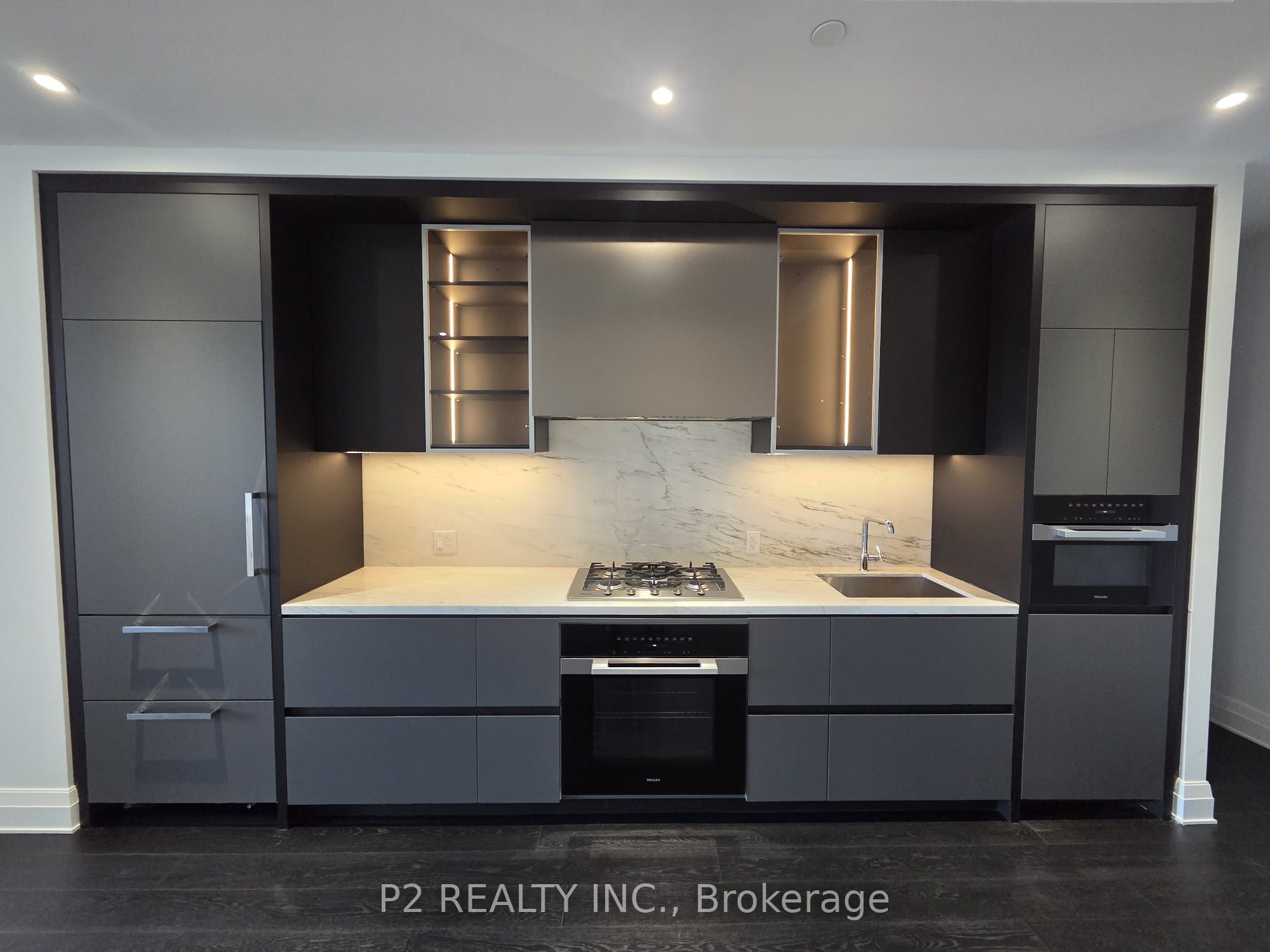 2 Forest Hill Road 407, Toronto, ON M4V 2L3
