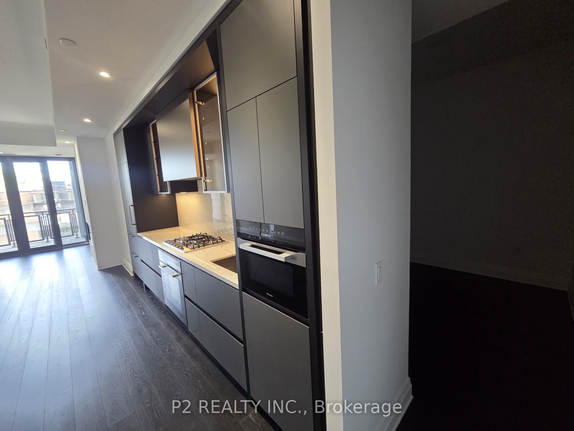 2 Forest Hill Road 407, Toronto, ON M4V 2L3 photo 2