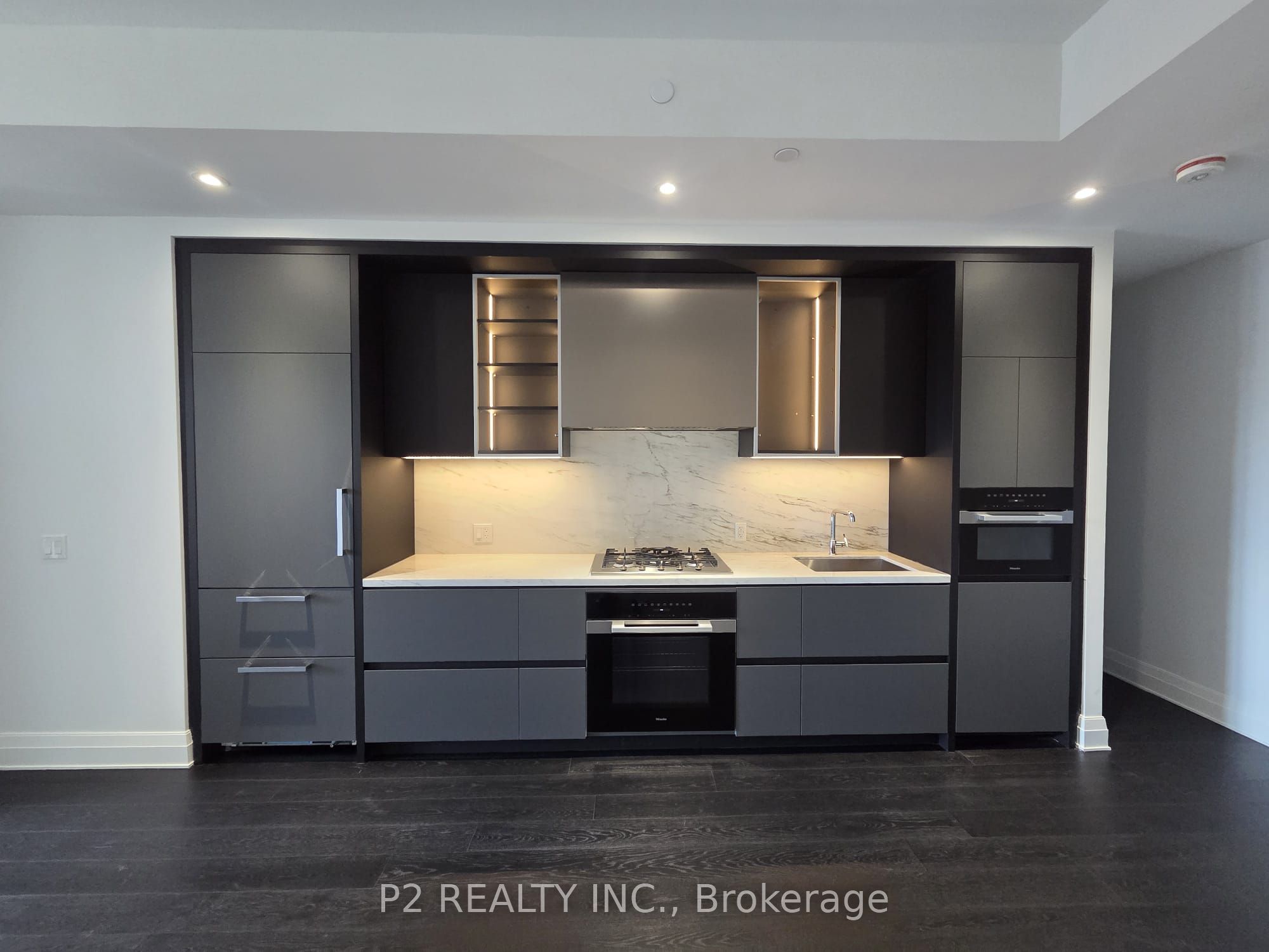 2 Forest Hill Road 407, Toronto, ON M4V 2L3 photo 3