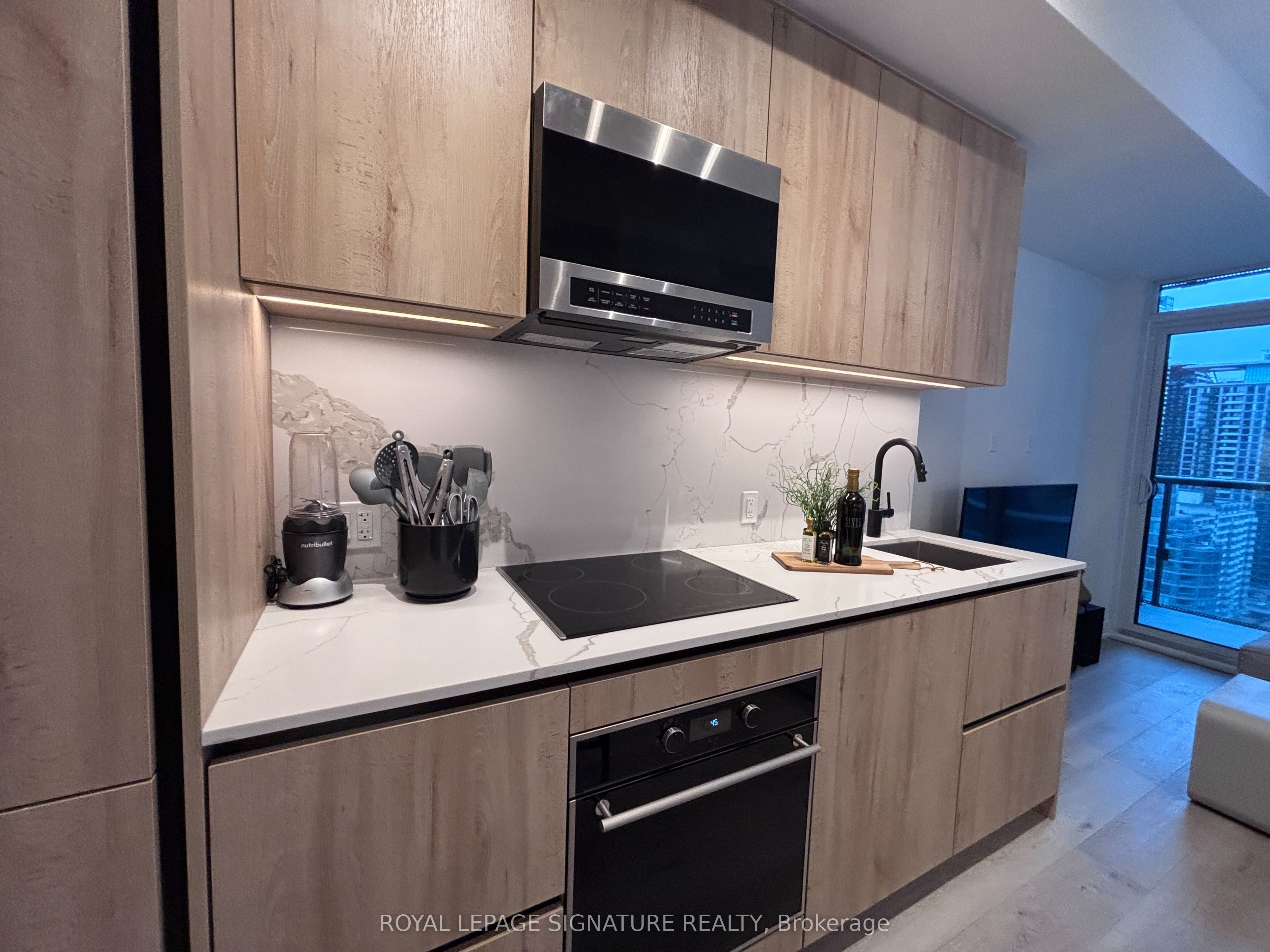 127 Broadway Avenue 2104, Toronto, ON M4P 1V4 photo 2