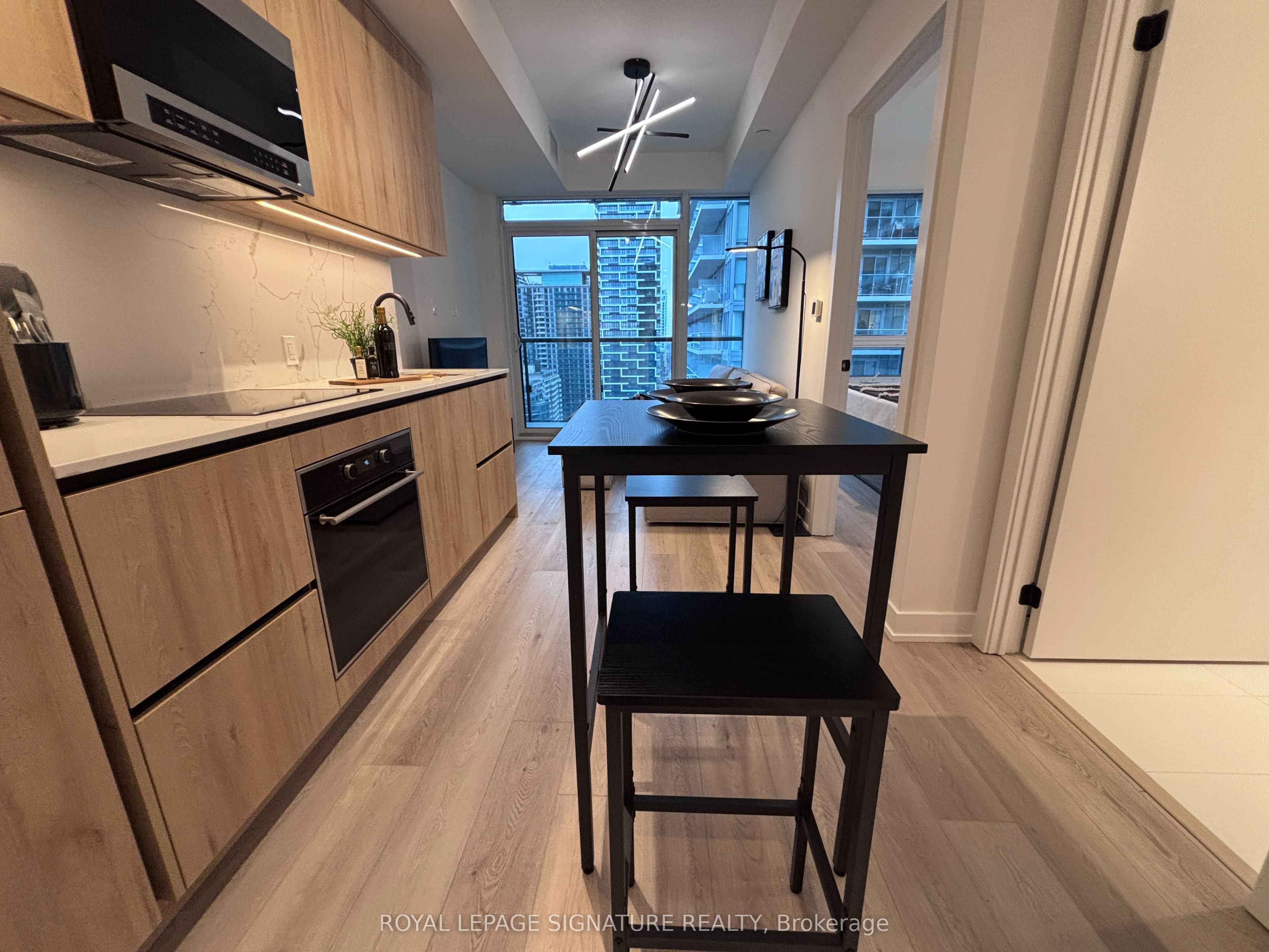 127 Broadway Avenue 2104, Toronto, ON M4P 1V4 photo 3