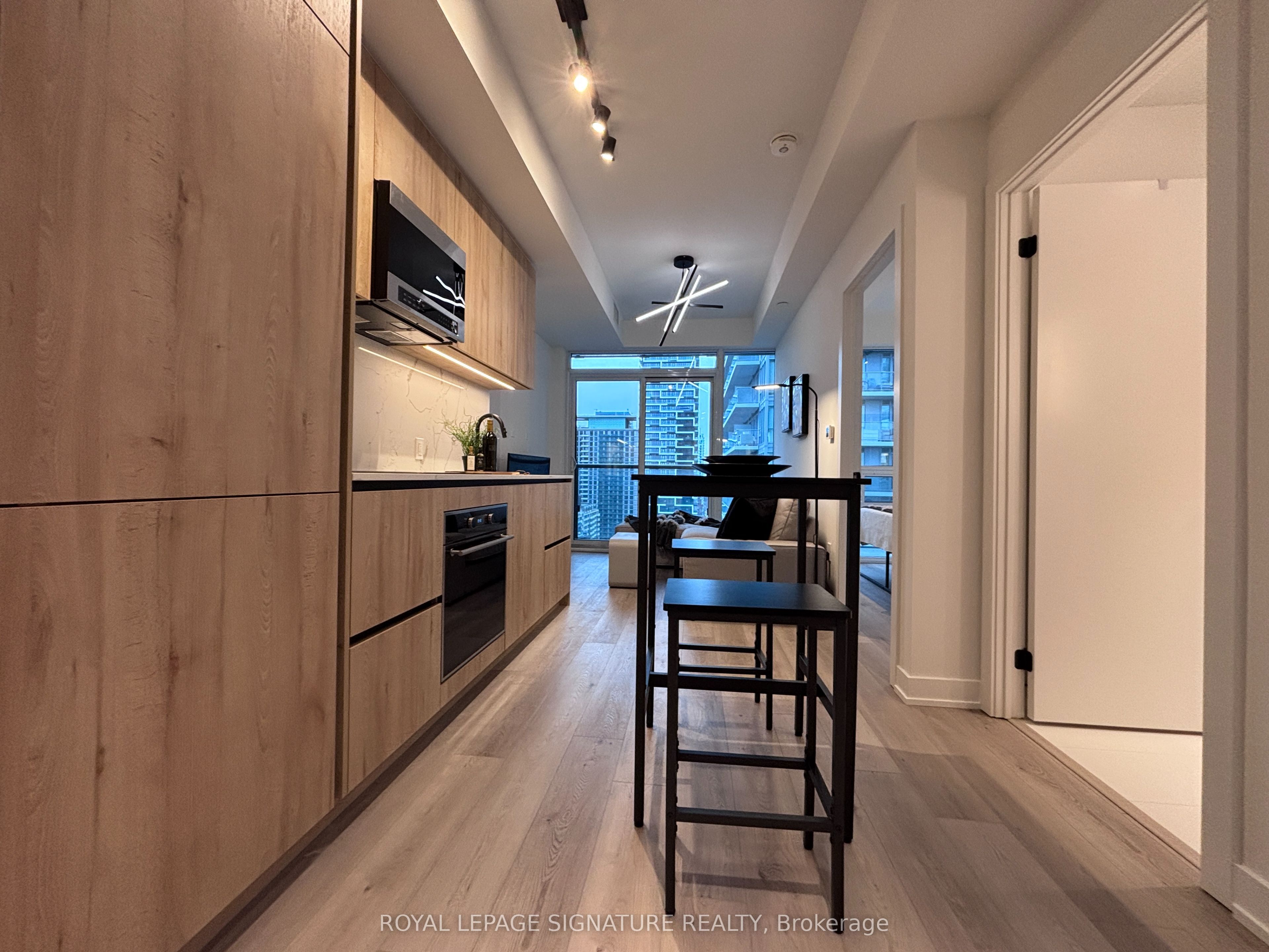 127 Broadway Avenue 2104, Toronto, ON M4P 1V4 photo 4