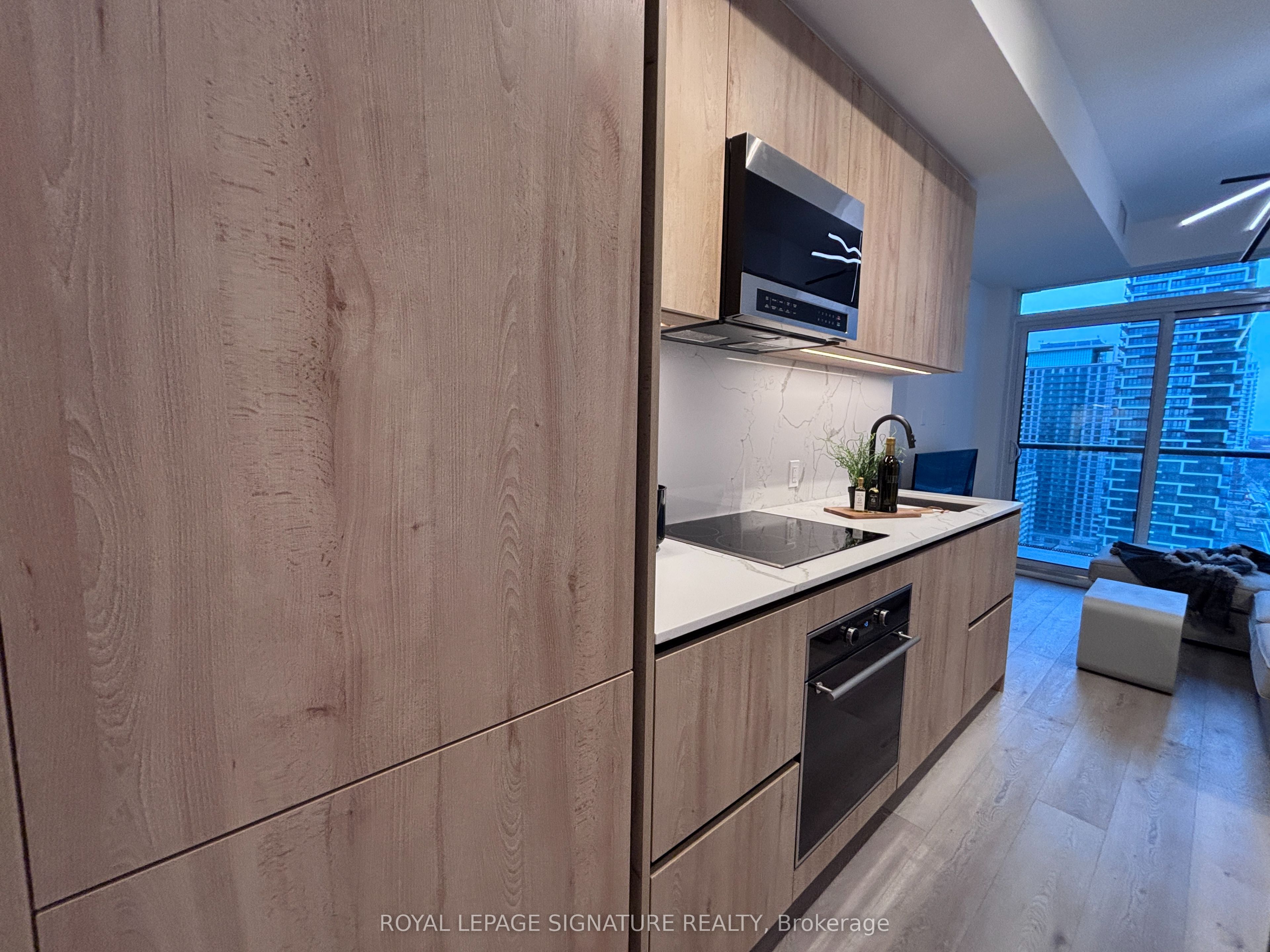 127 Broadway Avenue 2104, Toronto, ON M4P 1V4 photo 5