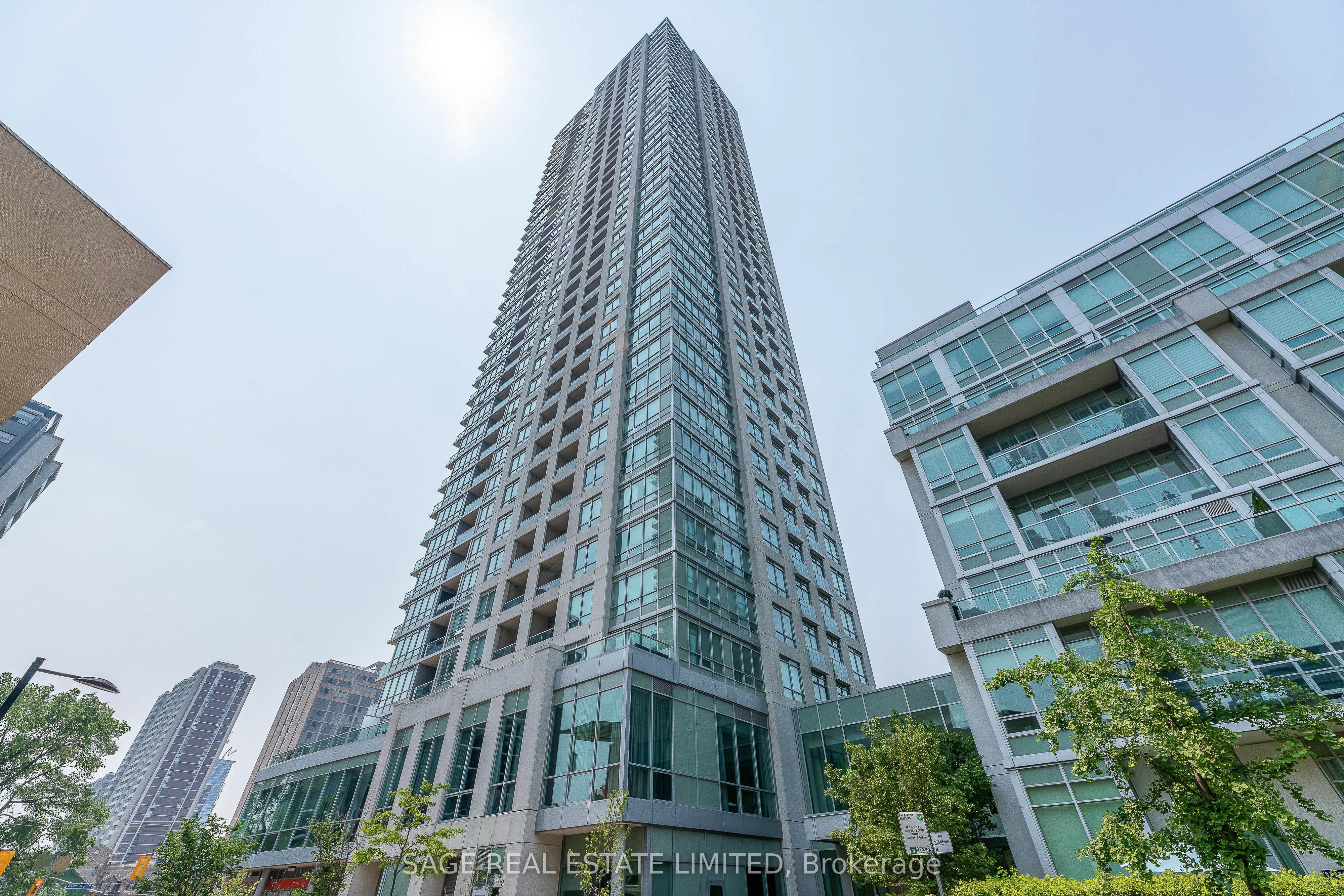 120 Homewood Avenue 3309, Toronto, ON M4Y 2J3 photo 2