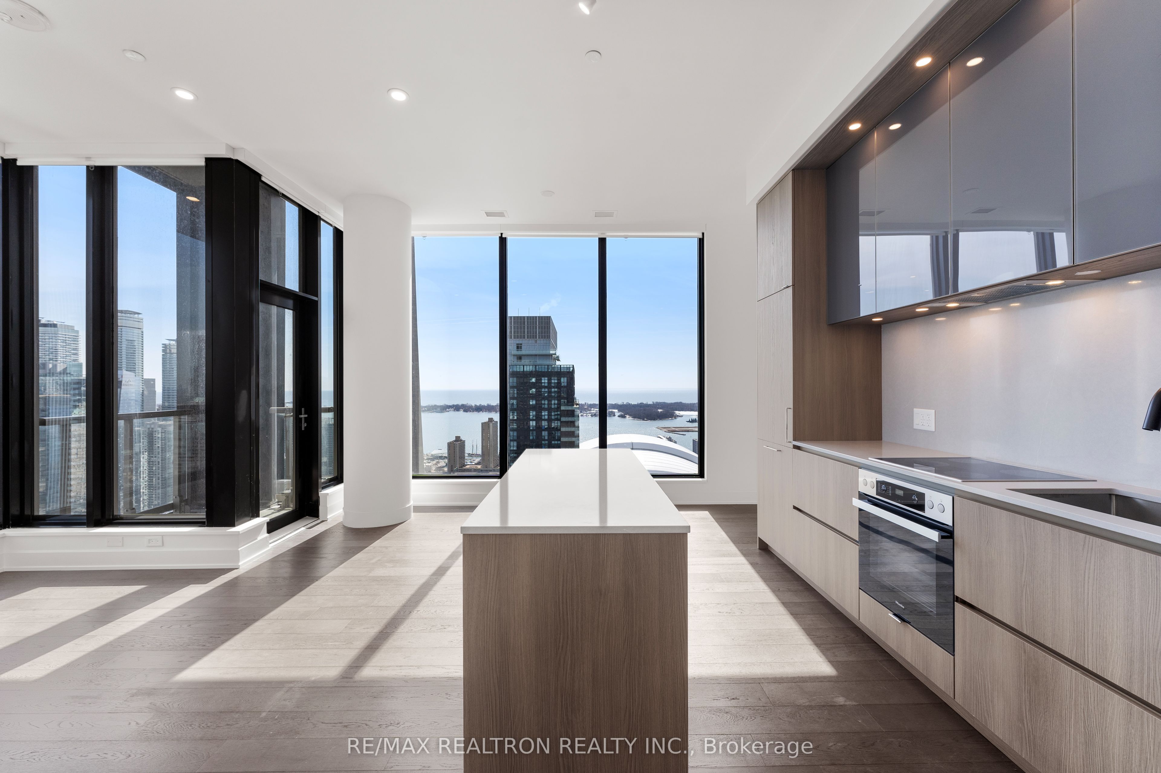 15 Mercer Street 4106, Toronto, ON M5V 1H2 photo 5