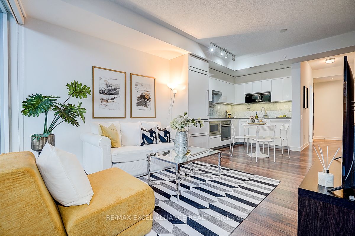 90 Queens Wharf Road 605, Toronto, ON M5V 0J4