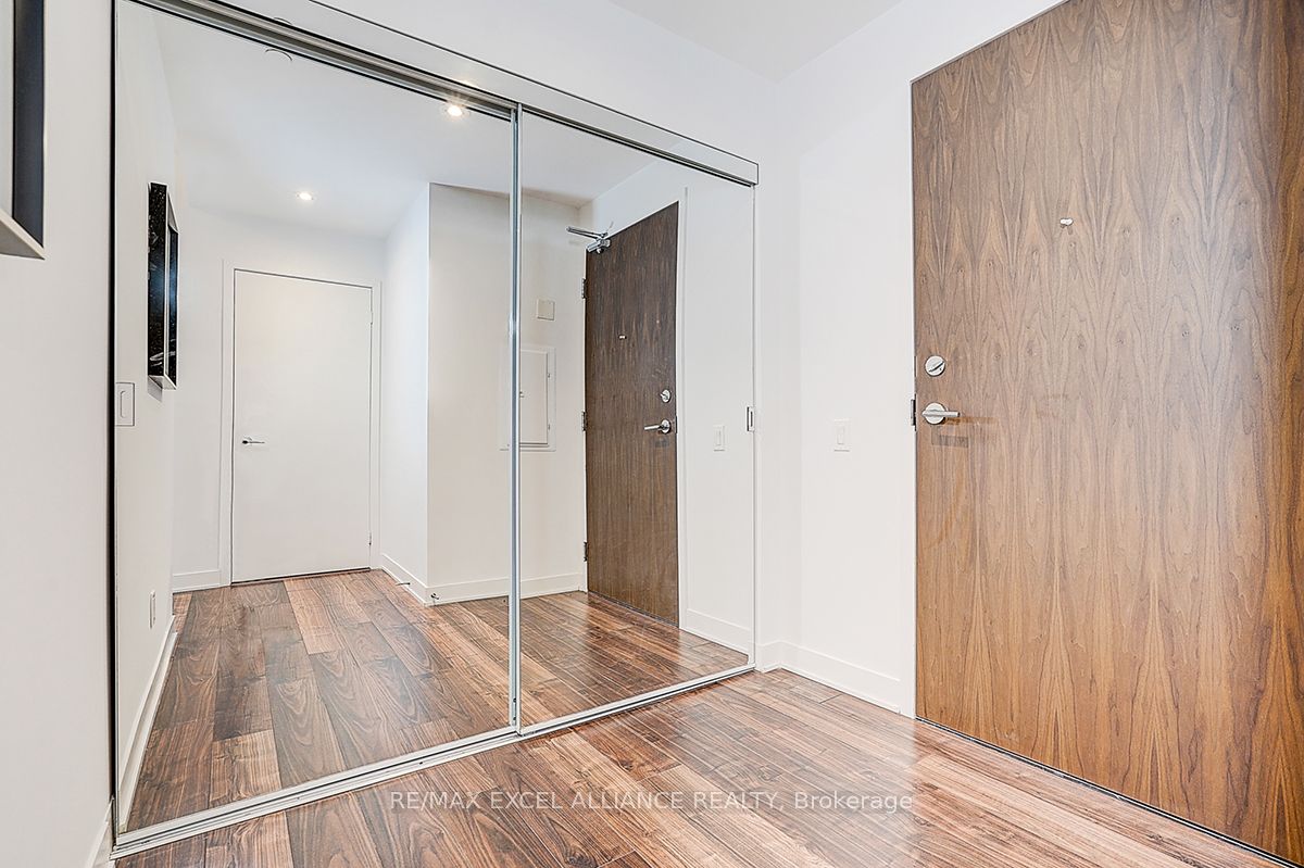 90 Queens Wharf Road 605, Toronto, ON M5V 0J4 photo 3