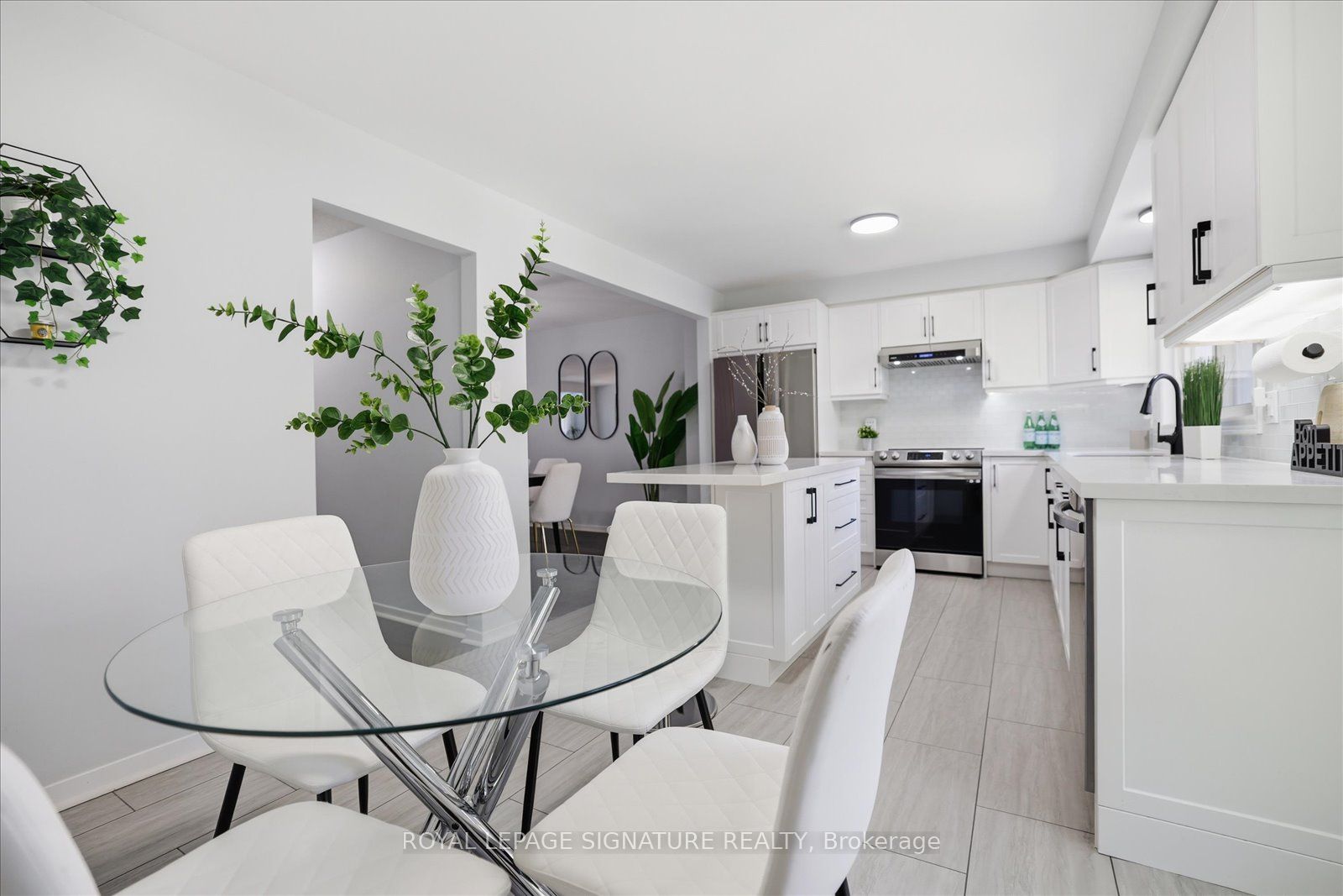 22 Snapdragon Drive, Toronto, ON M2J 4X6 photo 3