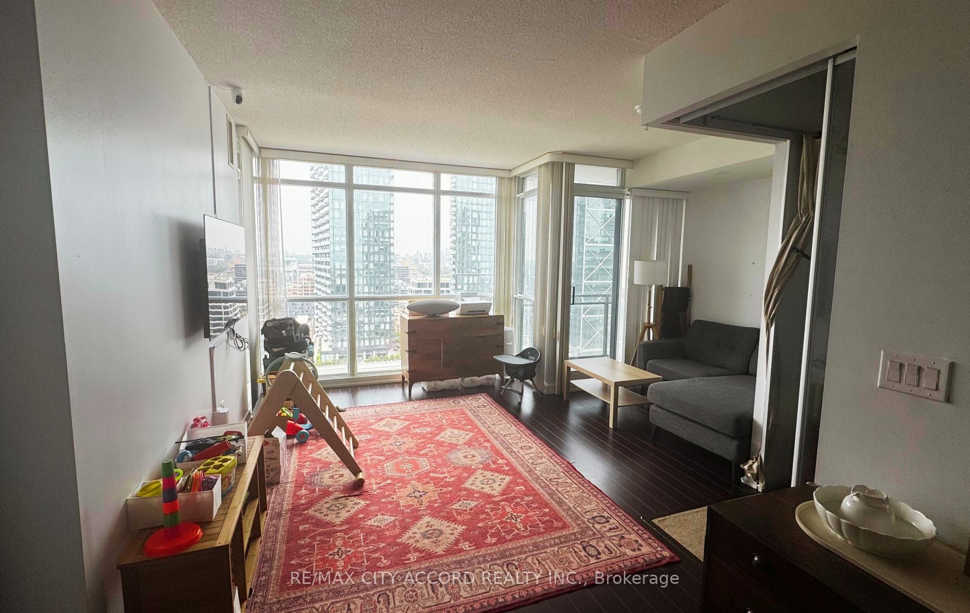 25 Capreol Court 3005, Toronto, ON M5V 3Z7 photo 4