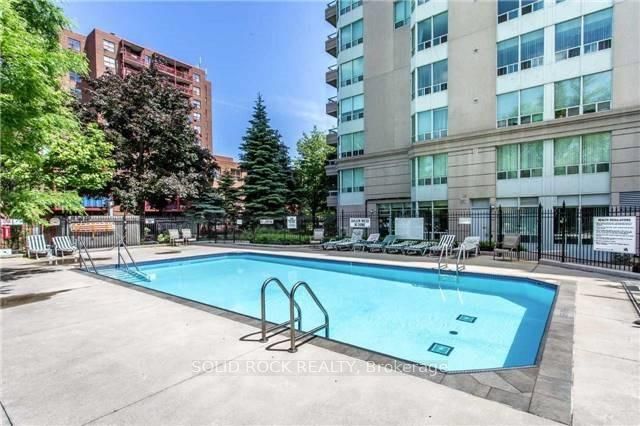 8 Covington Road N 408, Toronto, ON M6A 3E5 photo 3