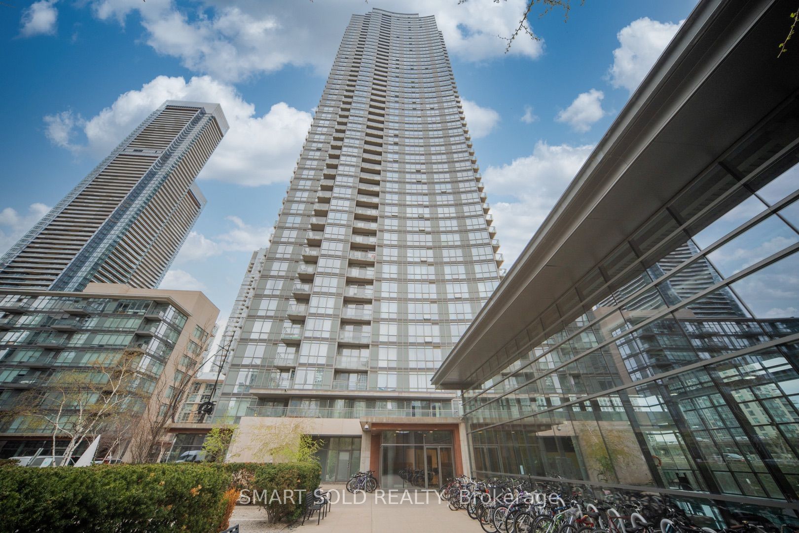 11 Brunel Court 2606, Toronto, ON M5V 3Y3 photo 2