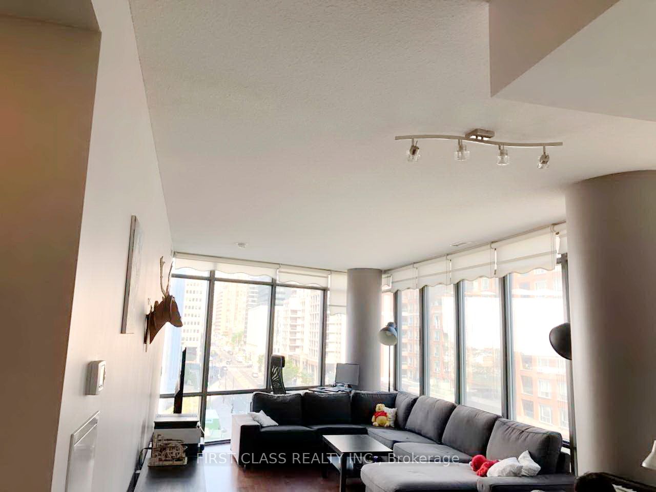 832 Bay Street 505, Toronto, ON M5S 1Z6 photo 5