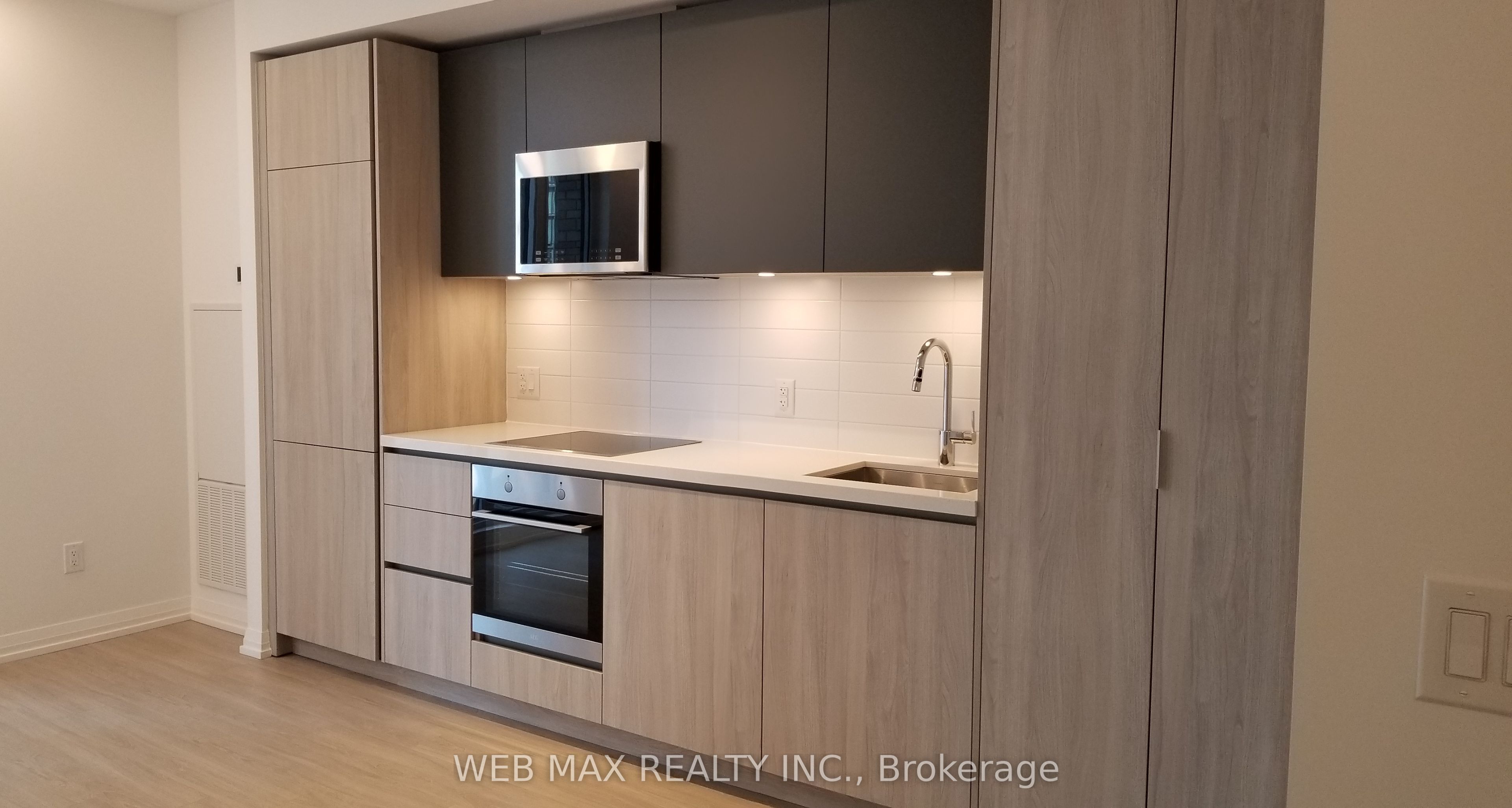 8 Widmer Street 1207, Toronto, ON M5V 0W6 photo 5