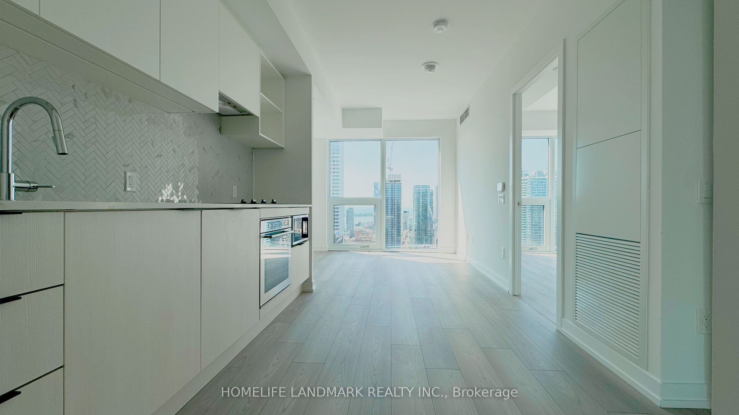 82 Dalhousie Street 4006, Toronto, ON M5B 1Y7