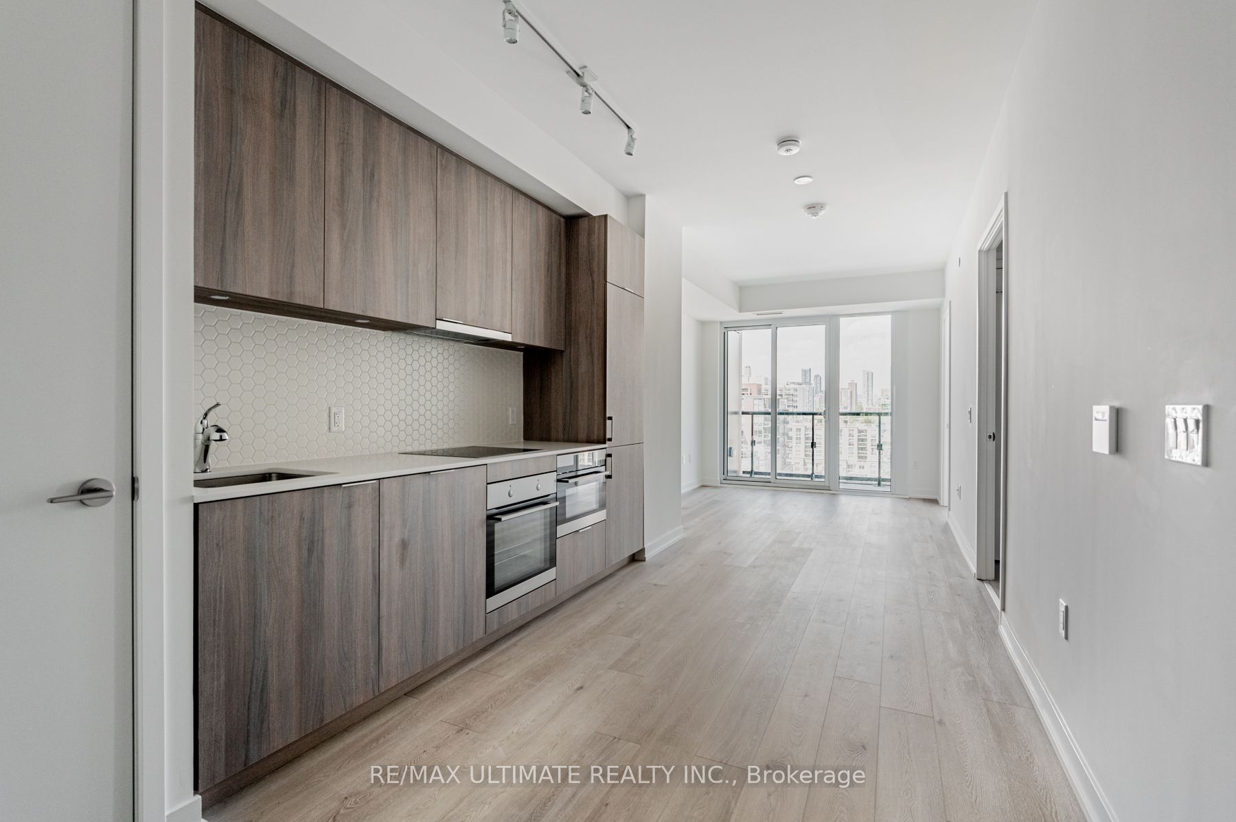 158 Front Street E 1211, Toronto, ON M5A 0K9
