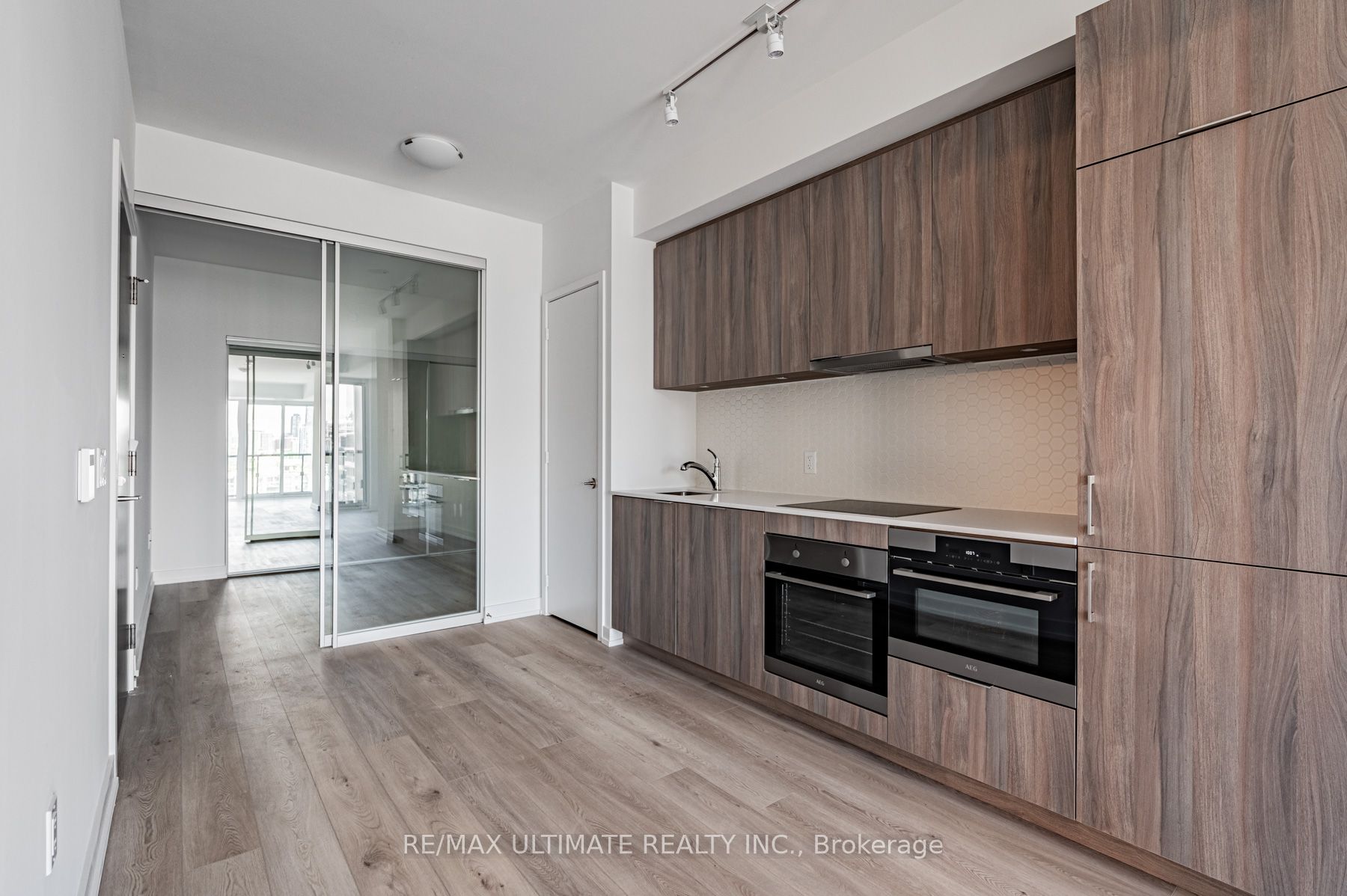 158 Front Street E 1211, Toronto, ON M5A 0K9 photo 2
