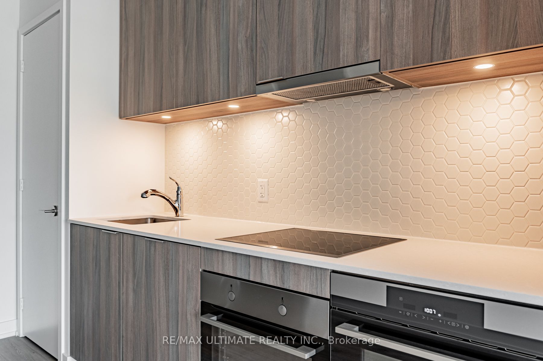 158 Front Street E 1211, Toronto, ON M5A 0K9 photo 5