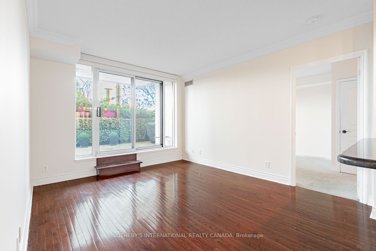 10 Delisle Avenue 327, Toronto, ON M4V 3C6 photo 3