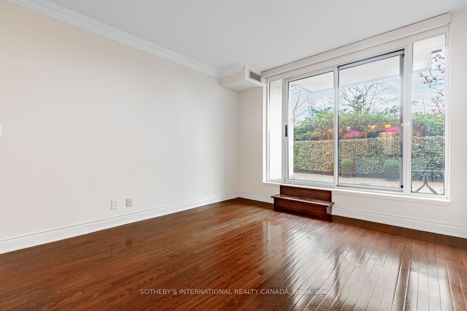10 Delisle Avenue 327, Toronto, ON M4V 3C6 photo 4