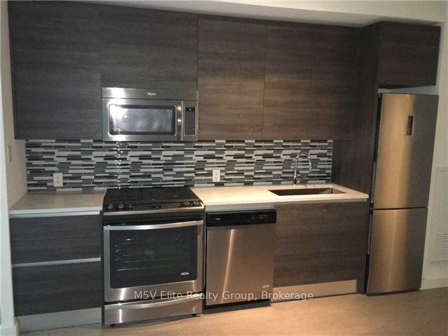111 Bathurst Street 426, Toronto, ON M5V 2R1 photo 2
