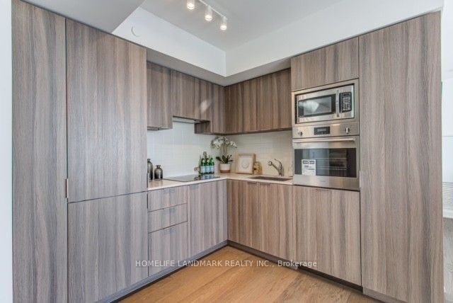 11 Wellesley Street W 3705, Toronto, ON M4Y 0G4 photo 2