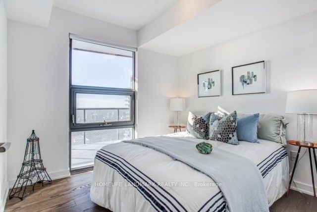 11 Wellesley Street W 3705, Toronto, ON M4Y 0G4 photo 5