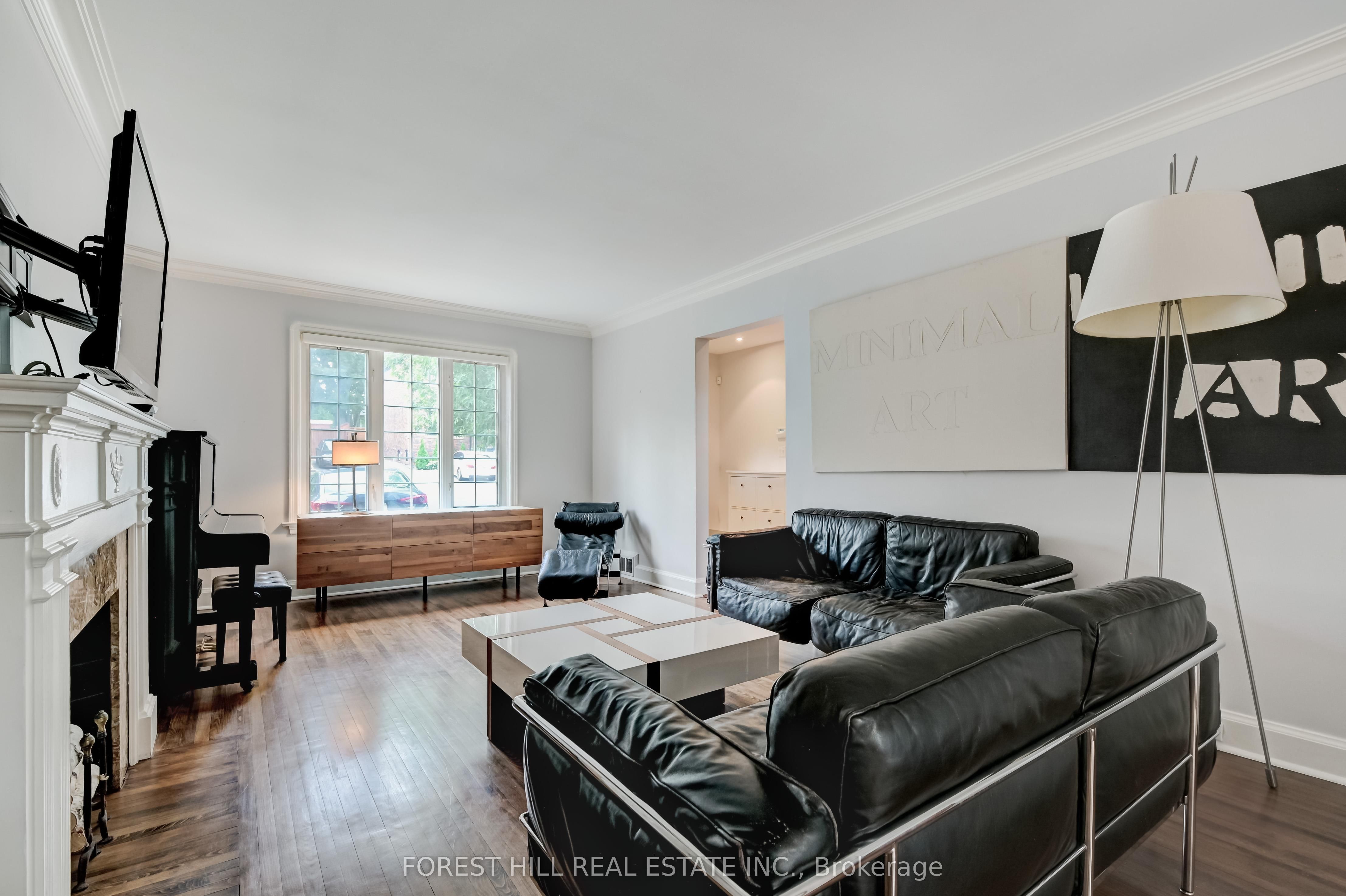 112 Dewbourne Avenue, Toronto, ON M6C 1Y7 photo 5