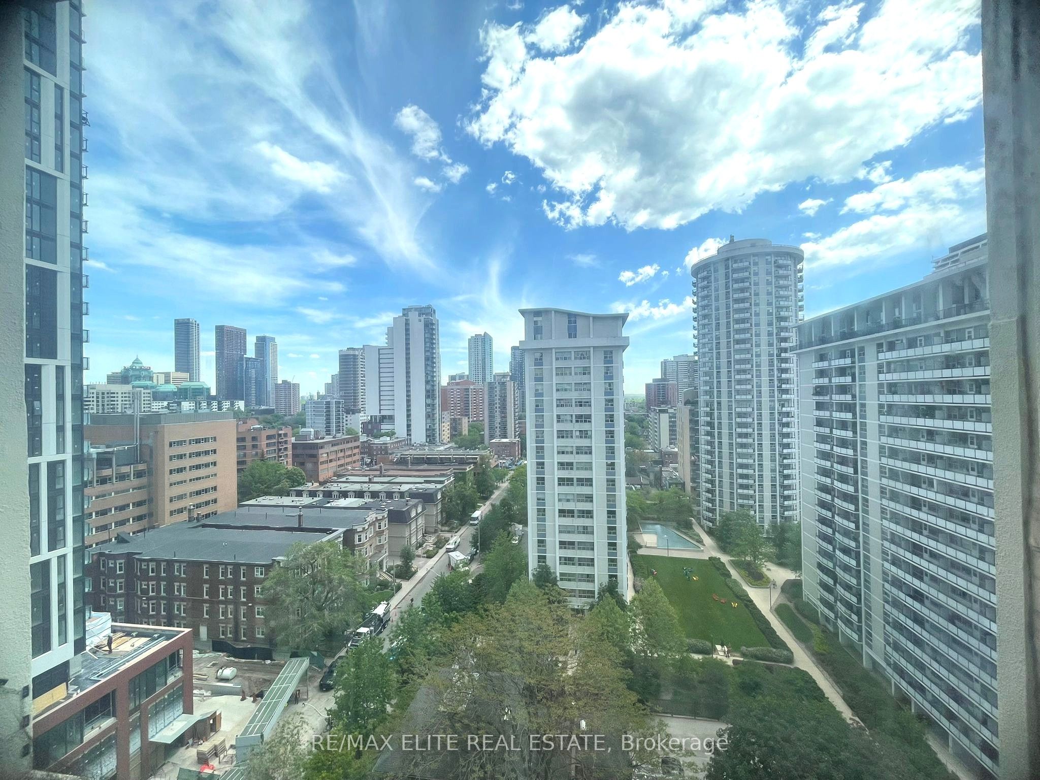 25 Maitland Street 1502, Toronto, ON M4Y 2W1