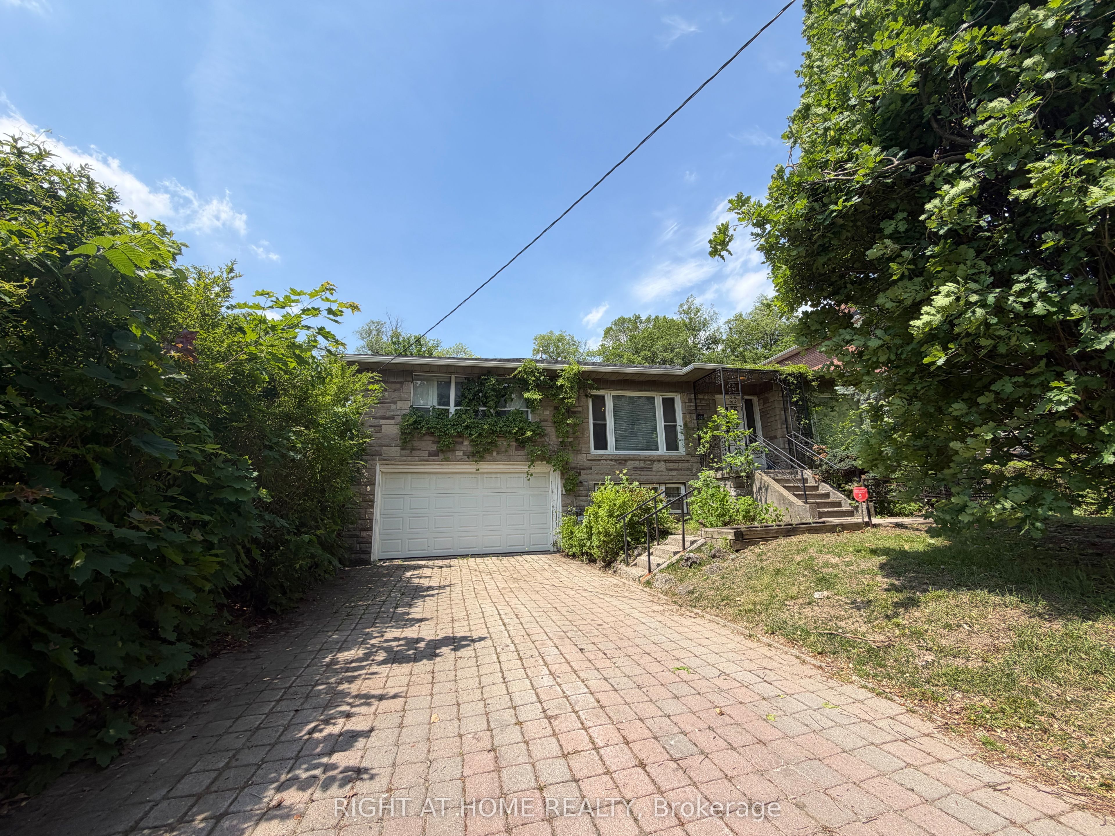 36 Forest Wood, Toronto, ON M5N 2V9 photo 2