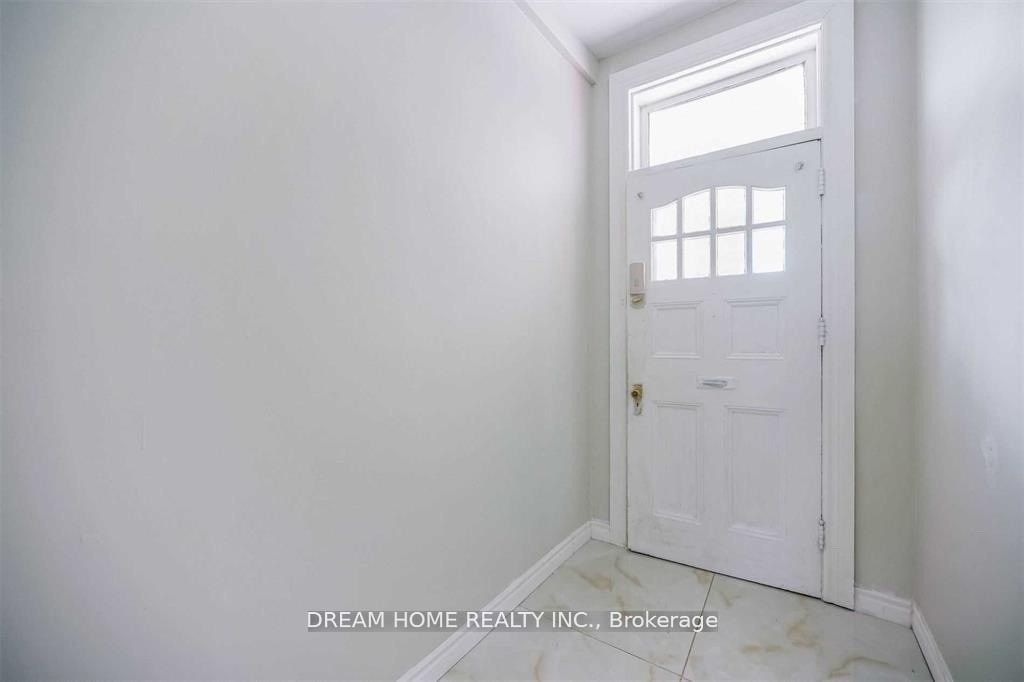 29 Glasgow Street 2nd Floor, Toronto, ON M5T 2C1 photo 4