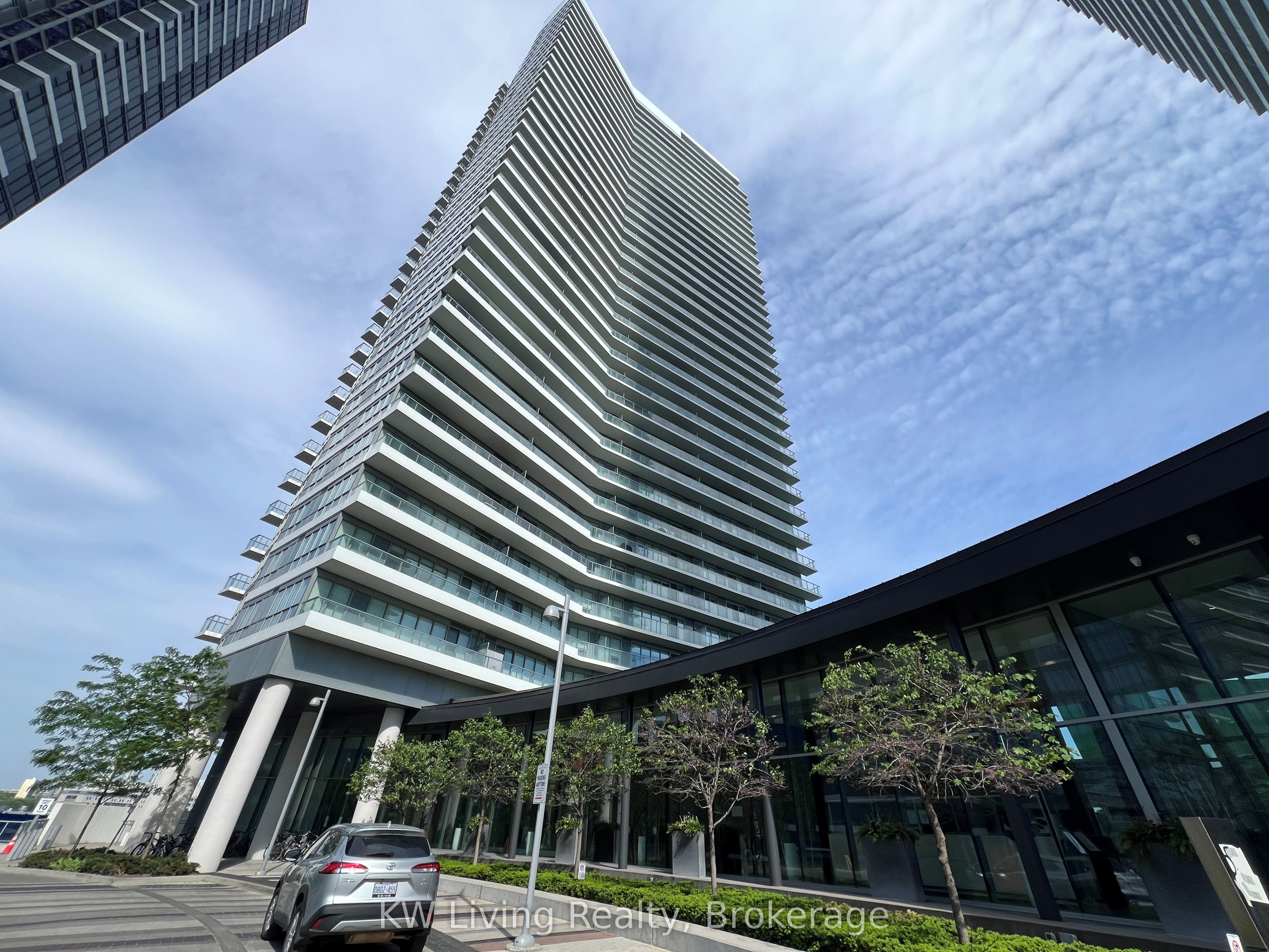 117 Mcmahon Drive 206, Toronto, ON M2K 0E4