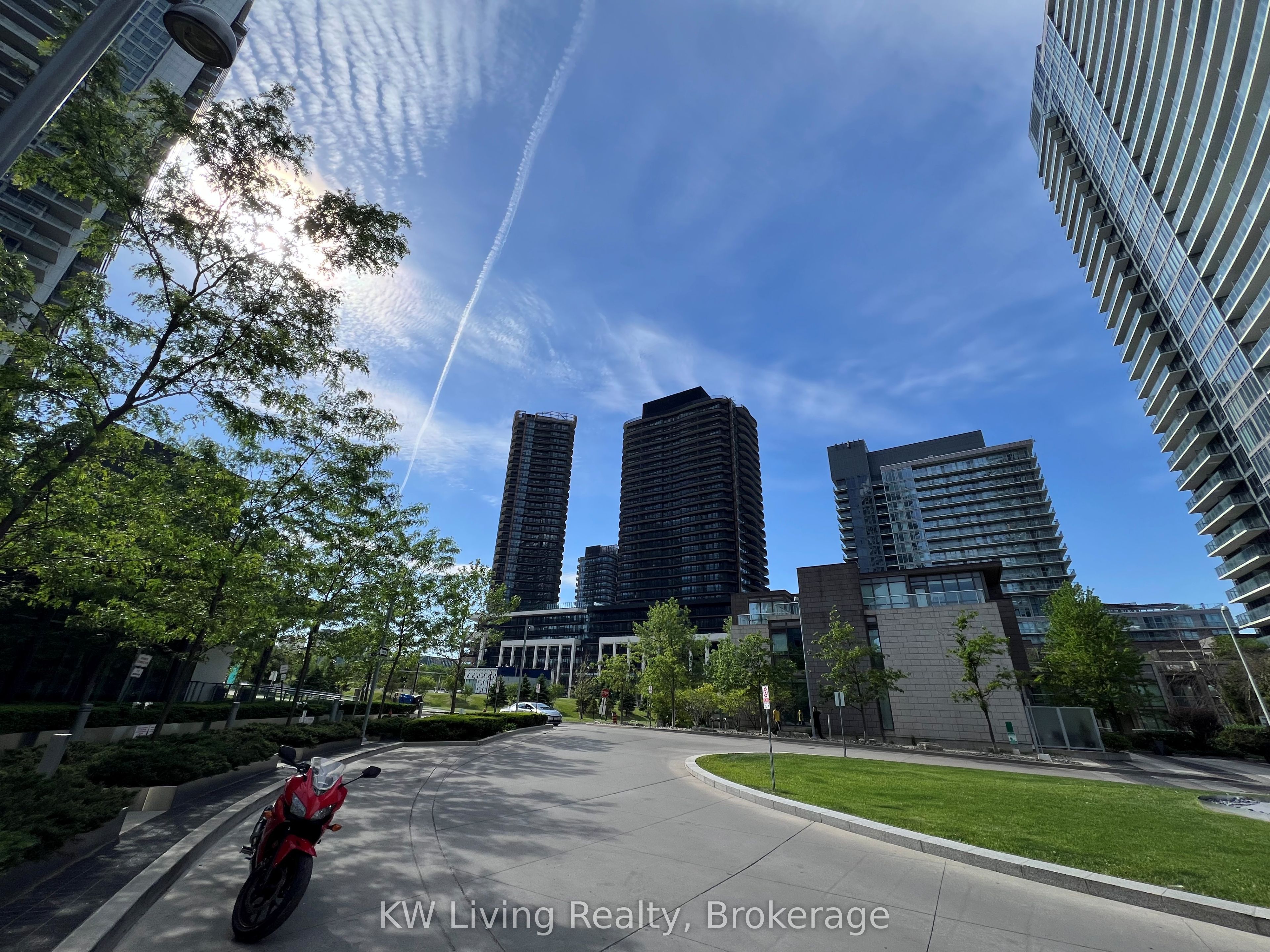 117 Mcmahon Drive 206, Toronto, ON M2K 0E4 photo 2