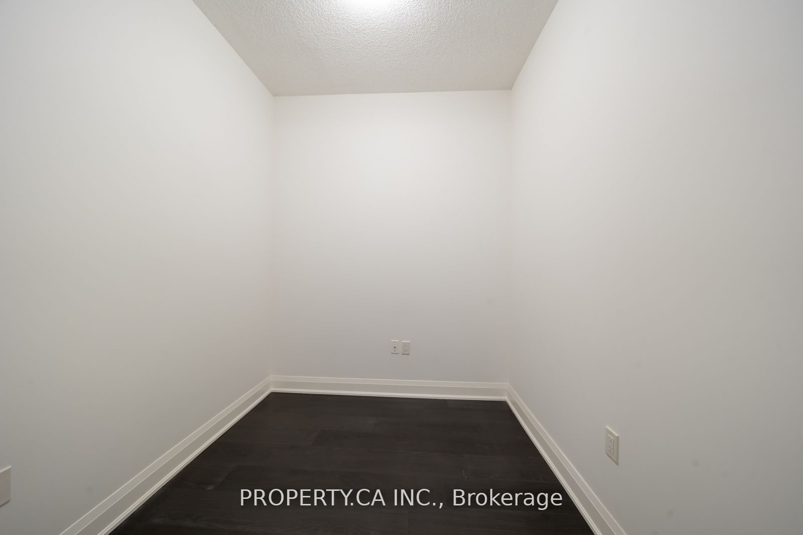 160 Vanderhoof Avenue 601, Toronto, ON M4G 0B7 photo 2