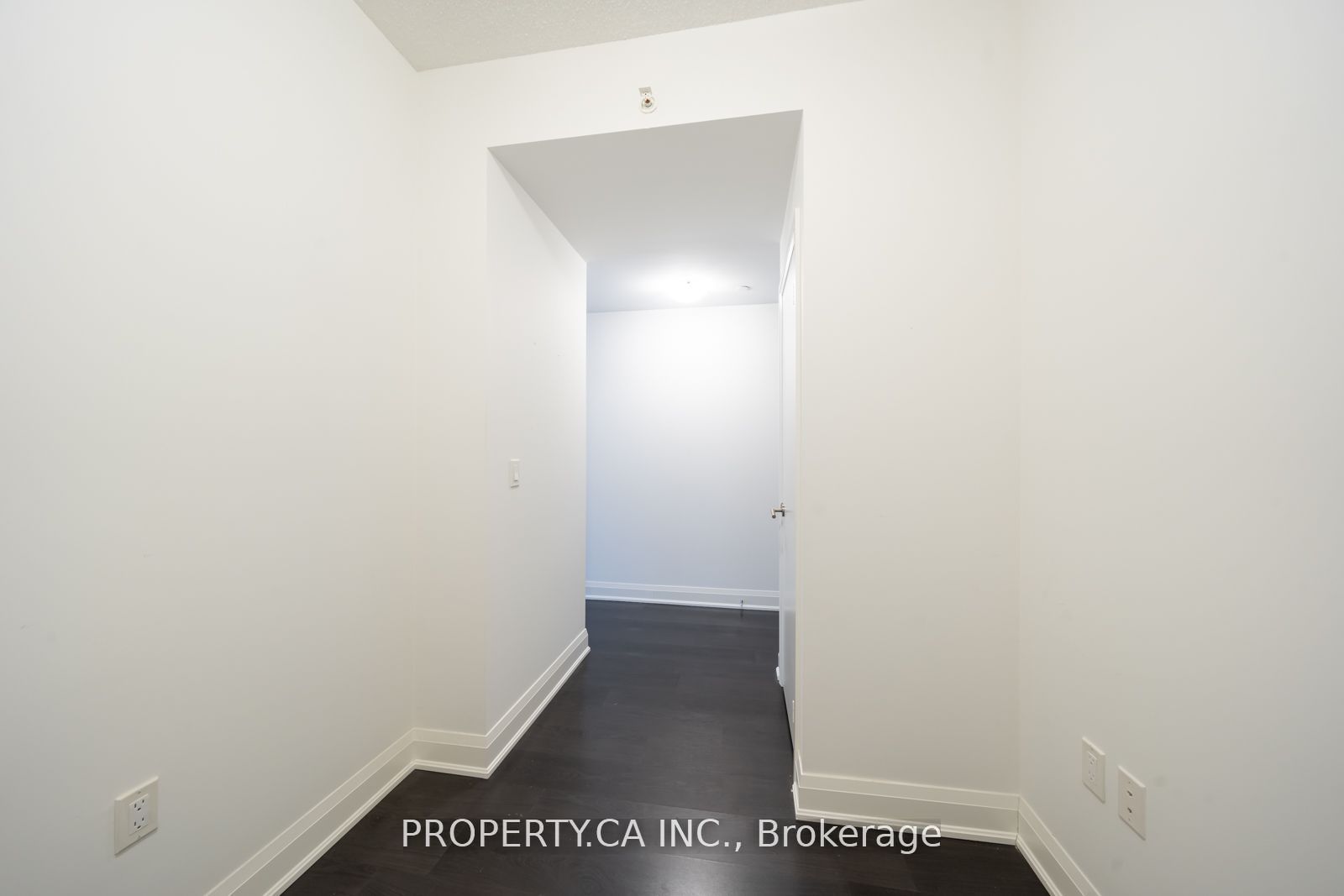 160 Vanderhoof Avenue 601, Toronto, ON M4G 0B7 photo 3
