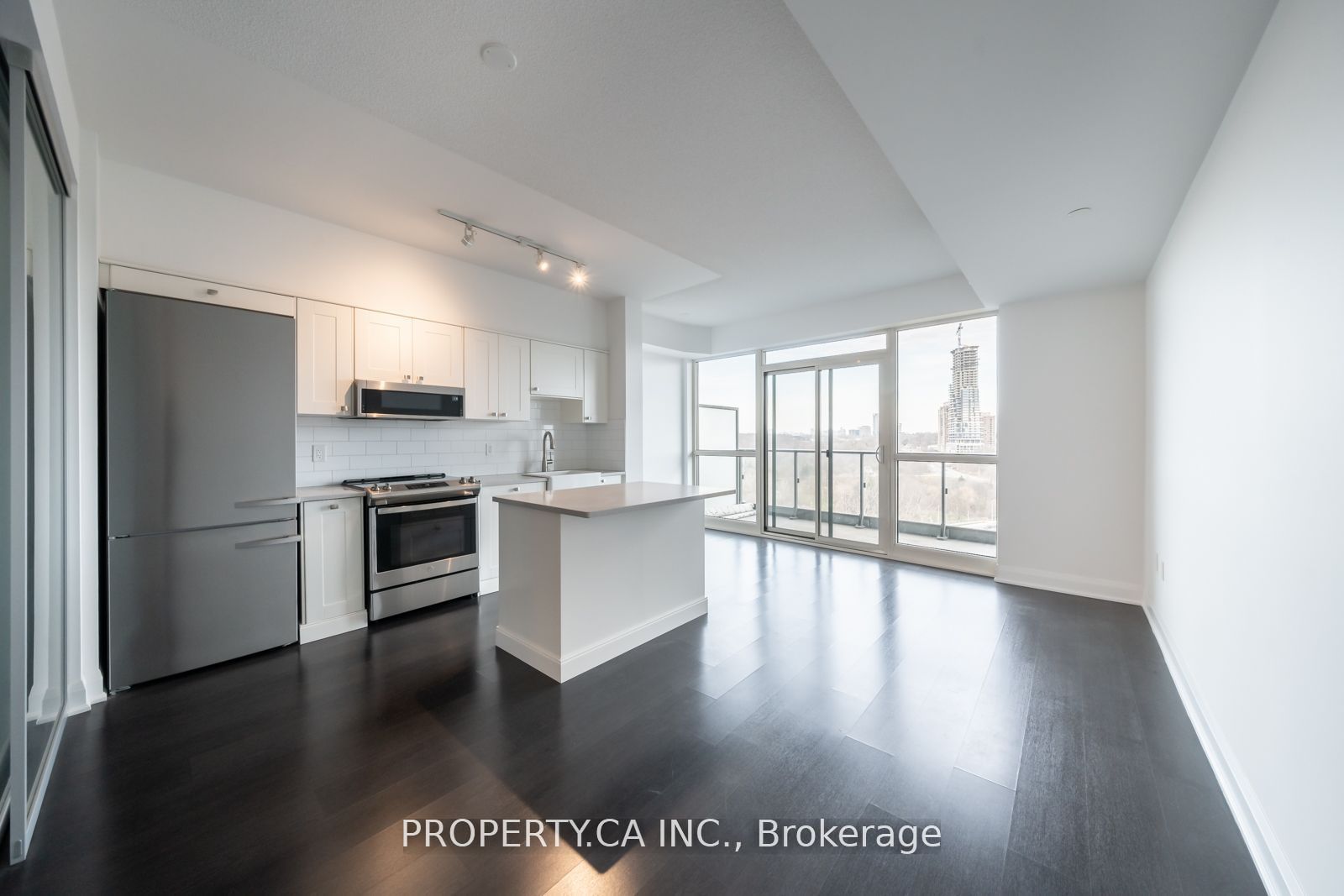 160 Vanderhoof Avenue 601, Toronto, ON M4G 0B7 photo 5