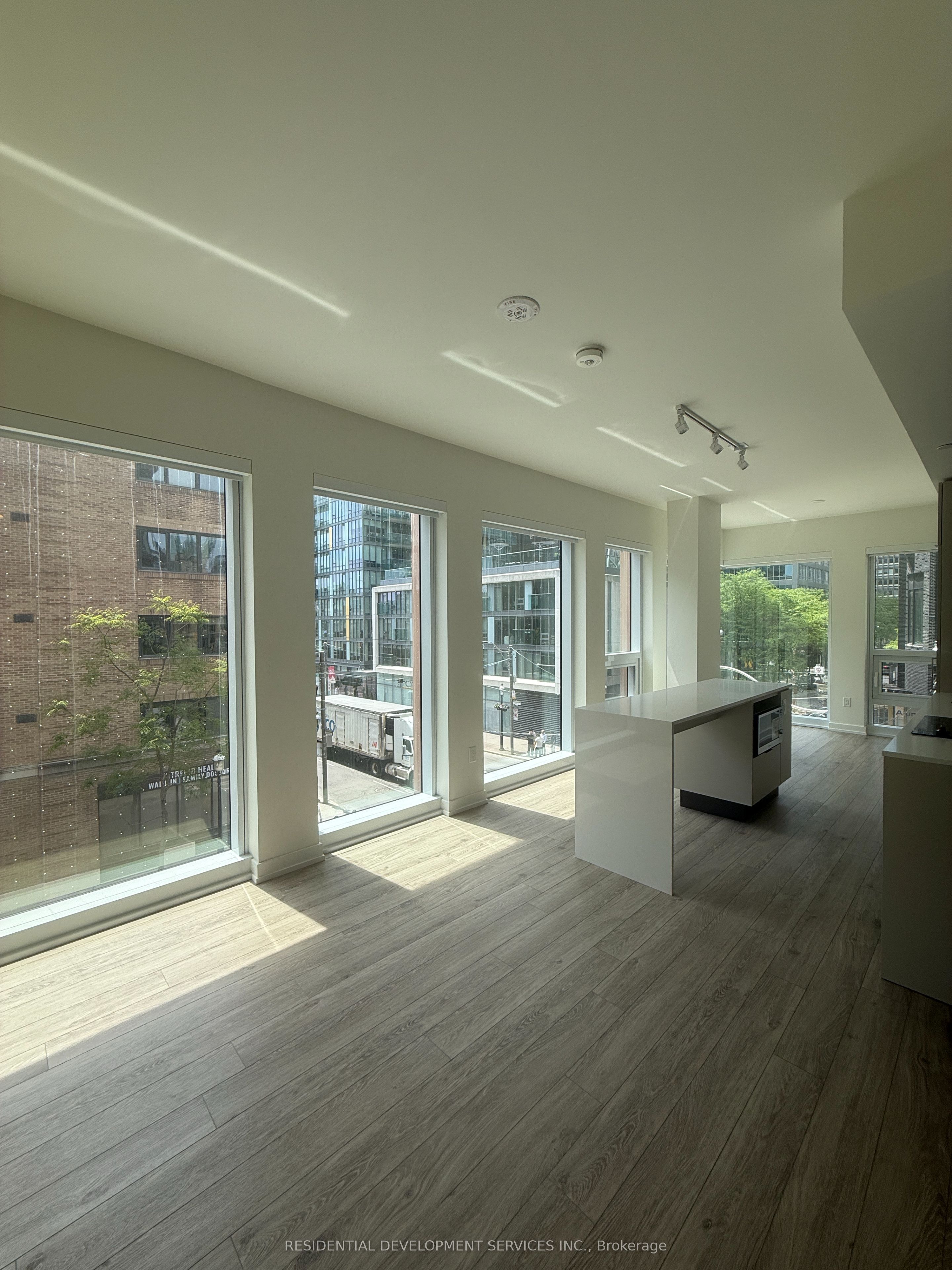 89 Church Street 209, Toronto, ON M5C 0B7 photo 2