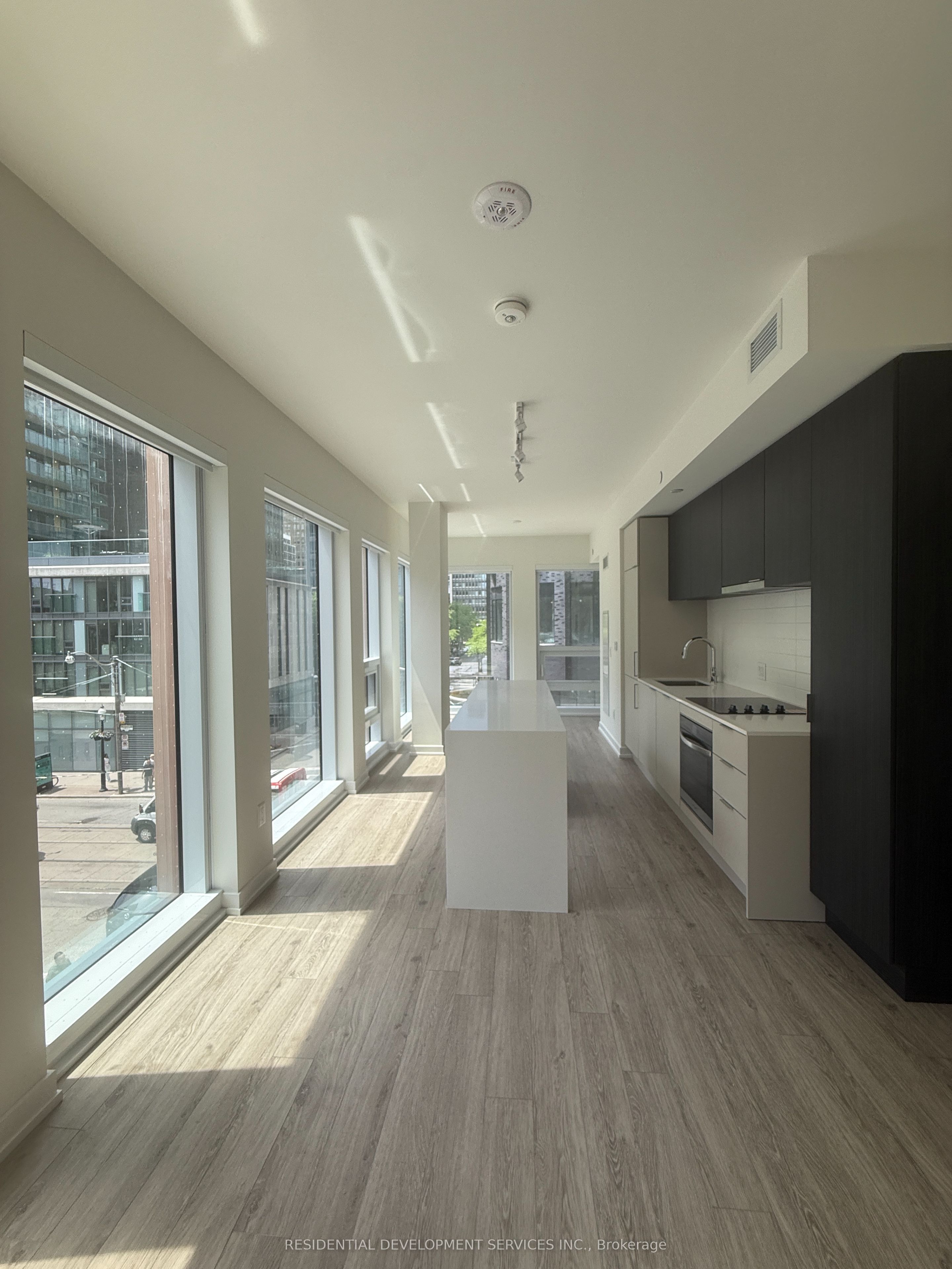 89 Church Street 209, Toronto, ON M5C 0B7 photo 3