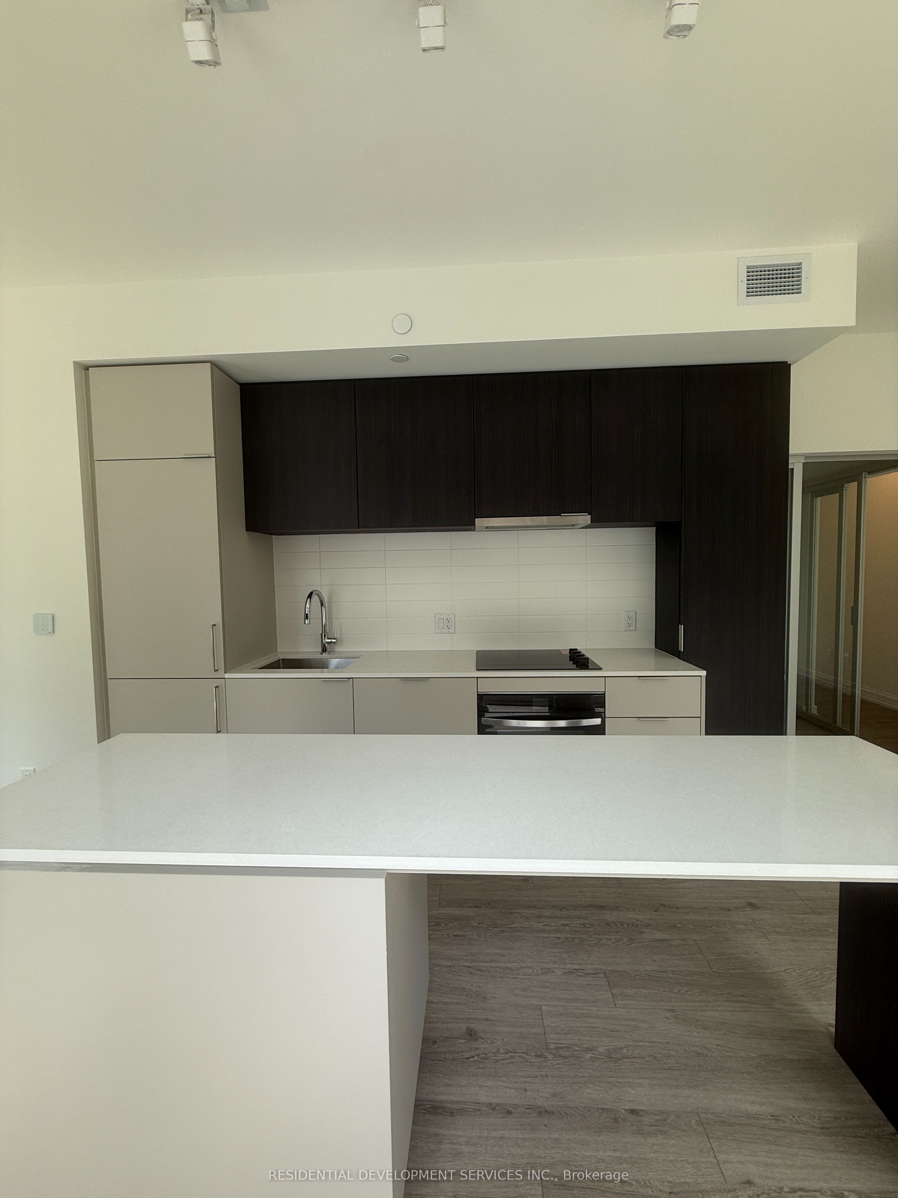 89 Church Street 209, Toronto, ON M5C 0B7 photo 4