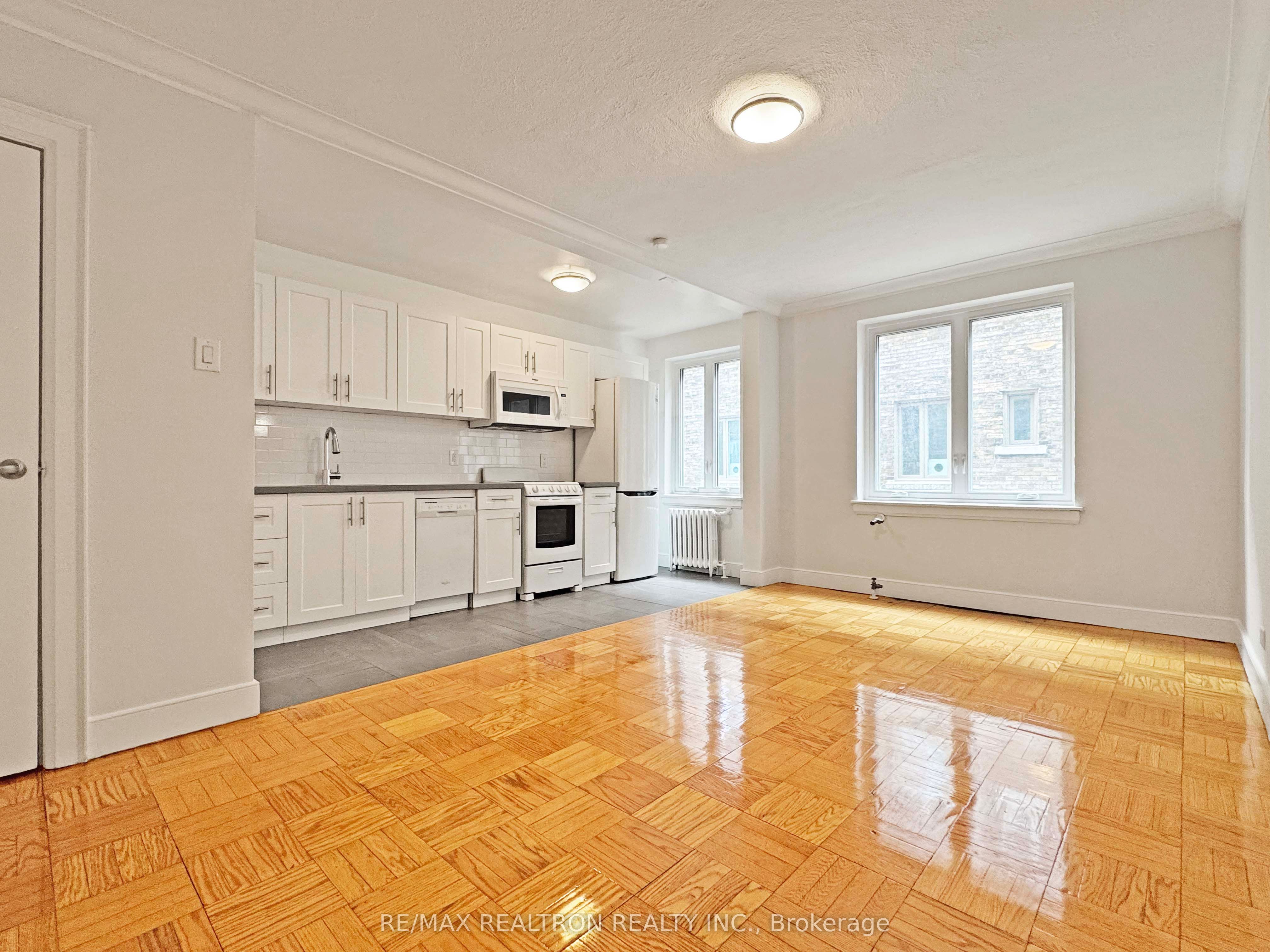 396 Avenue Road 215, Toronto, ON M4V 2H5