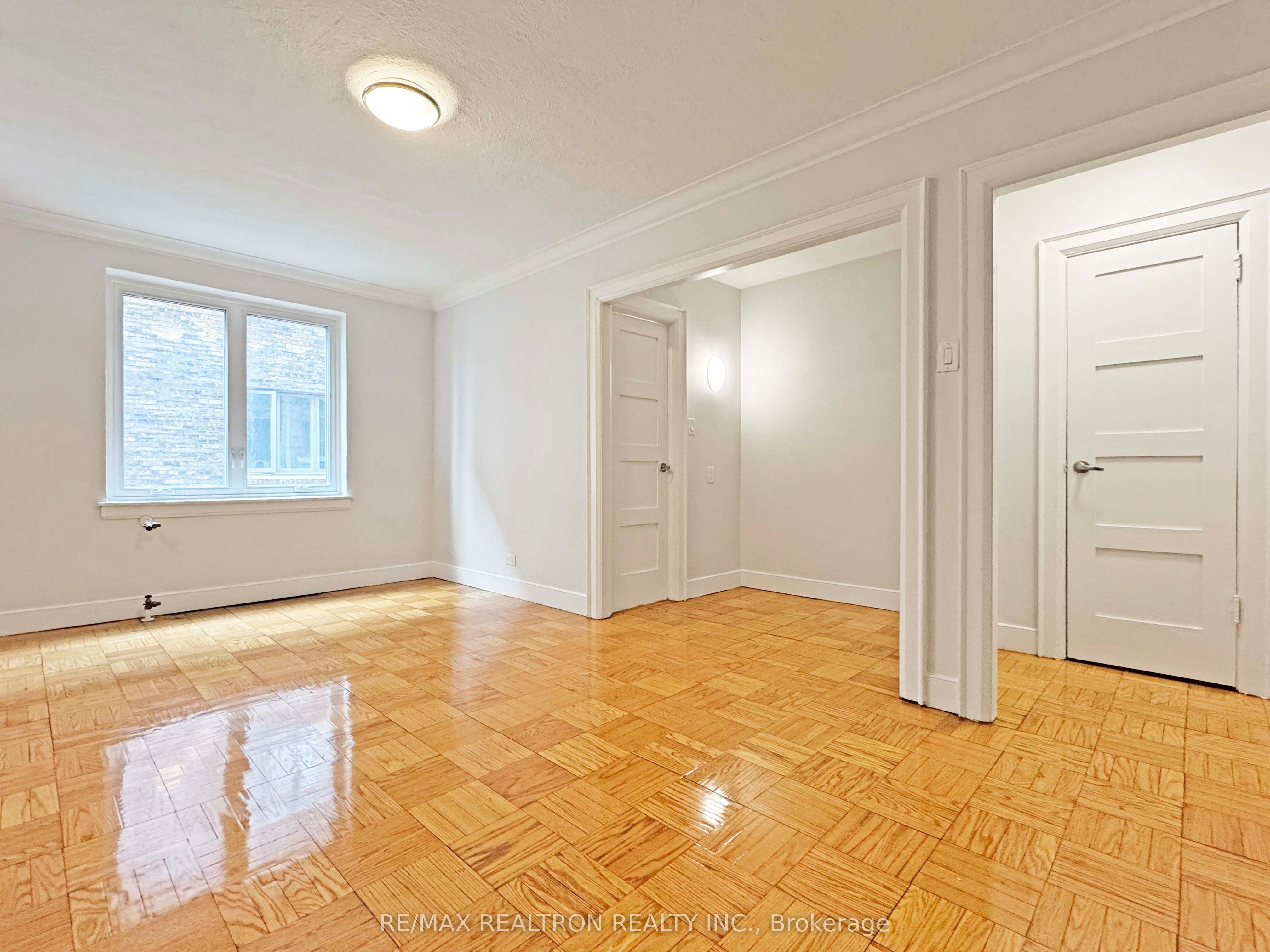 396 Avenue Road 215, Toronto, ON M4V 2H5 photo 3