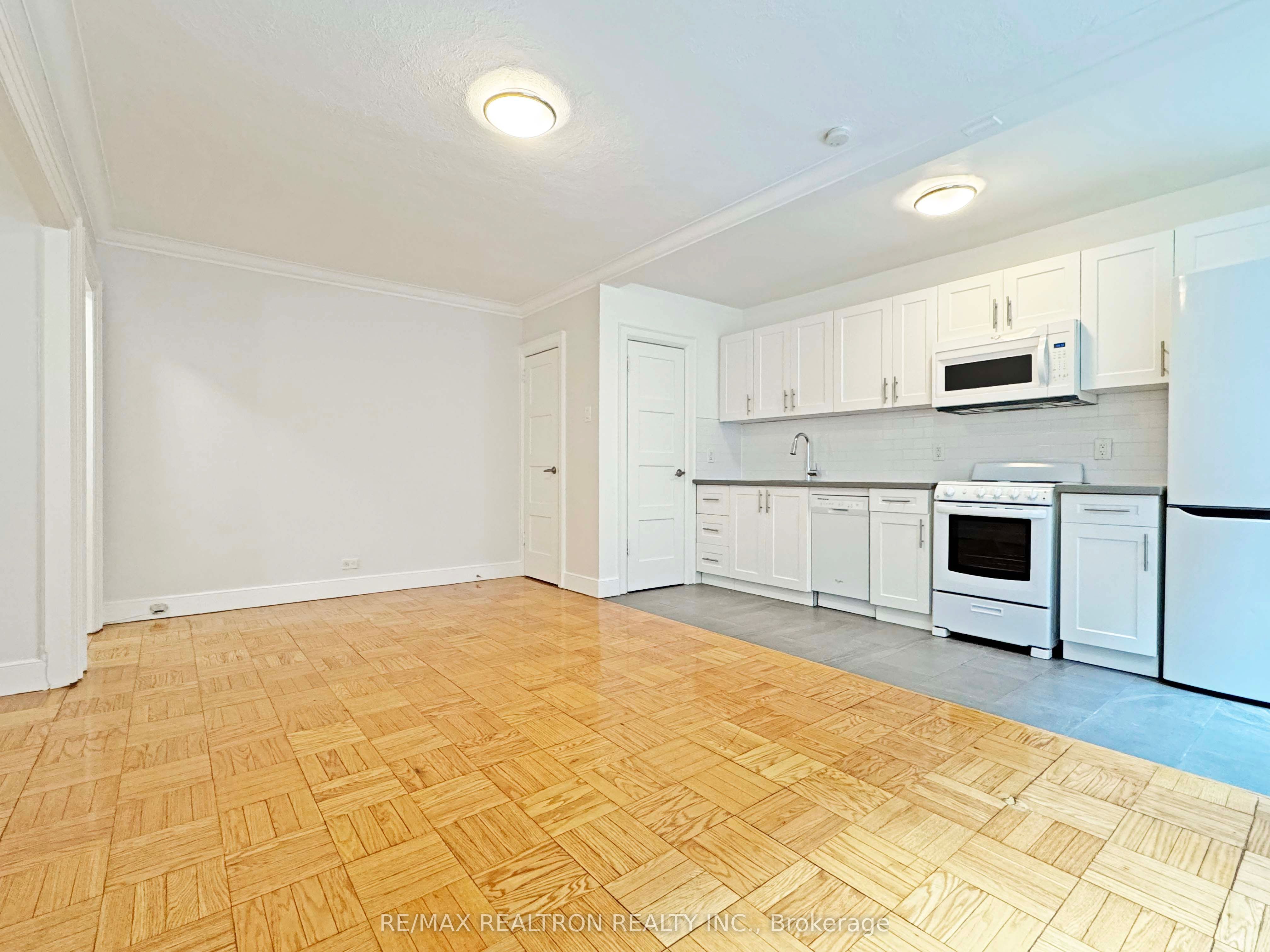 396 Avenue Road 215, Toronto, ON M4V 2H5 photo 4