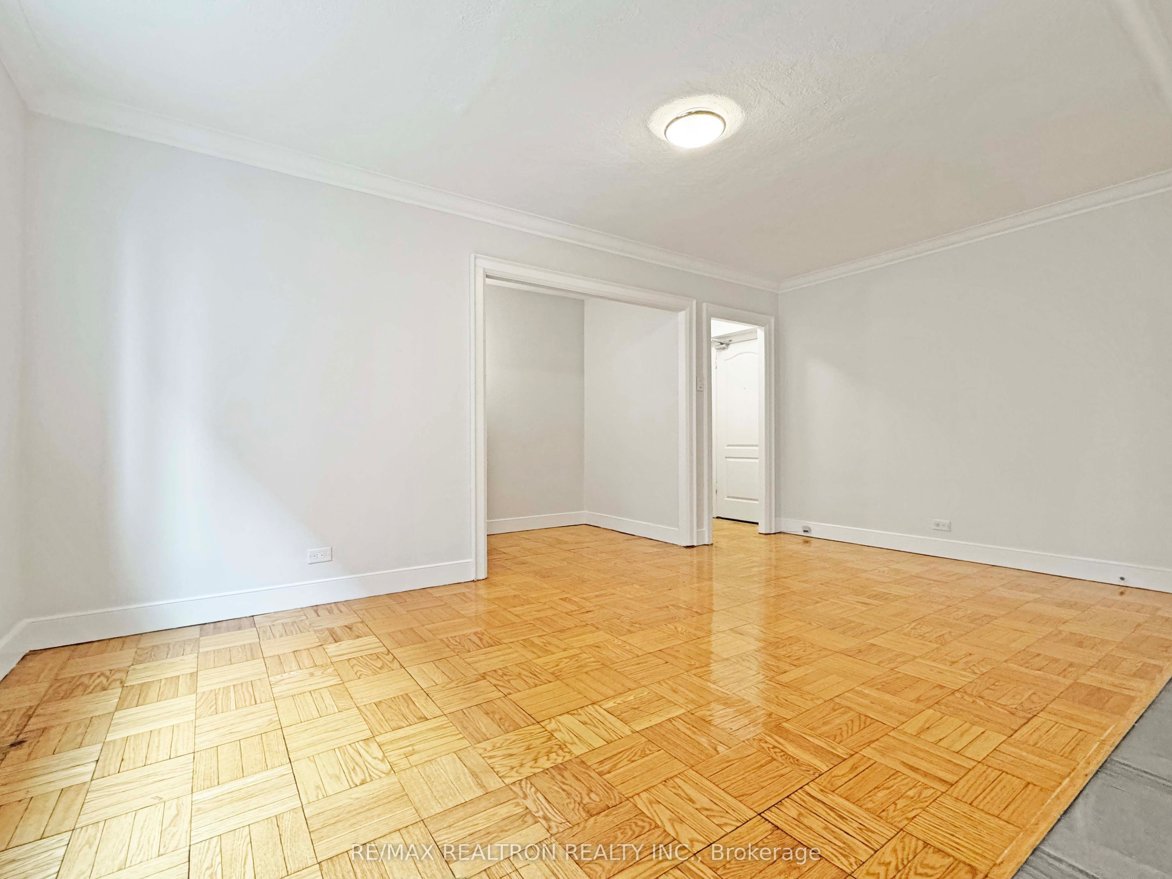 396 Avenue Road 215, Toronto, ON M4V 2H5 photo 5
