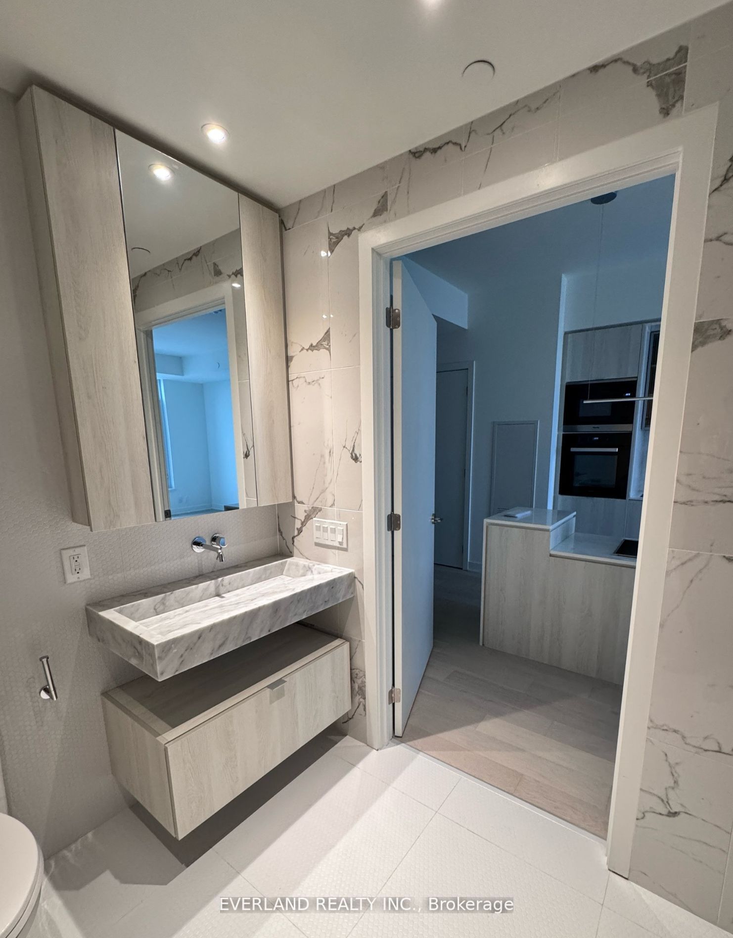 11 Yorkville Avenue 4803, Toronto, ON M4W 1L2 photo 4